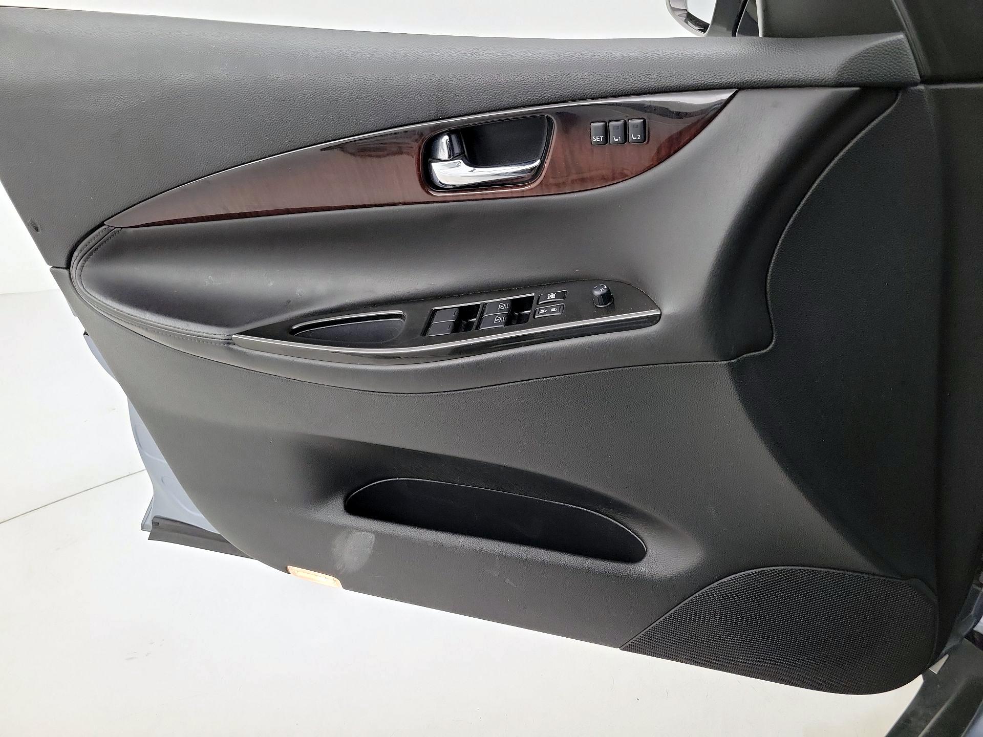 Thumbnail: 2017 INFINITI QX50 - 12