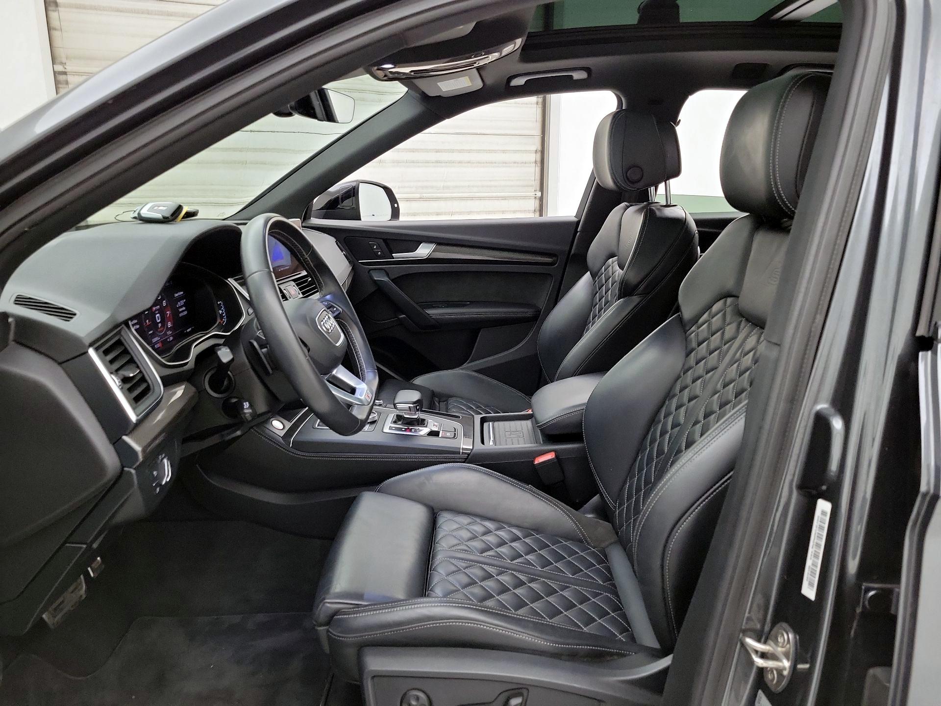 Thumbnail: 2020 Audi SQ5 - 11