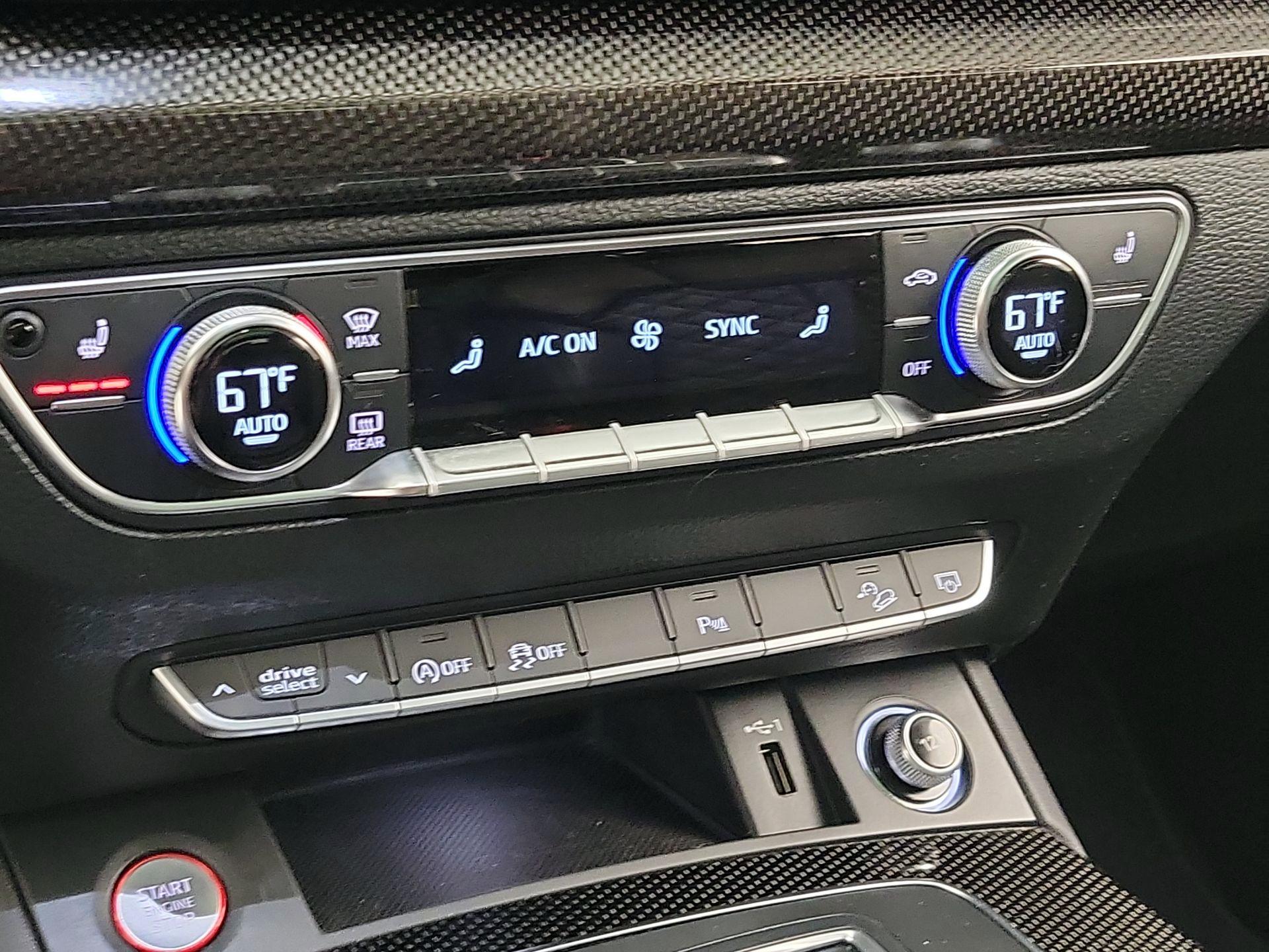 Thumbnail: 2020 Audi SQ5 - 17