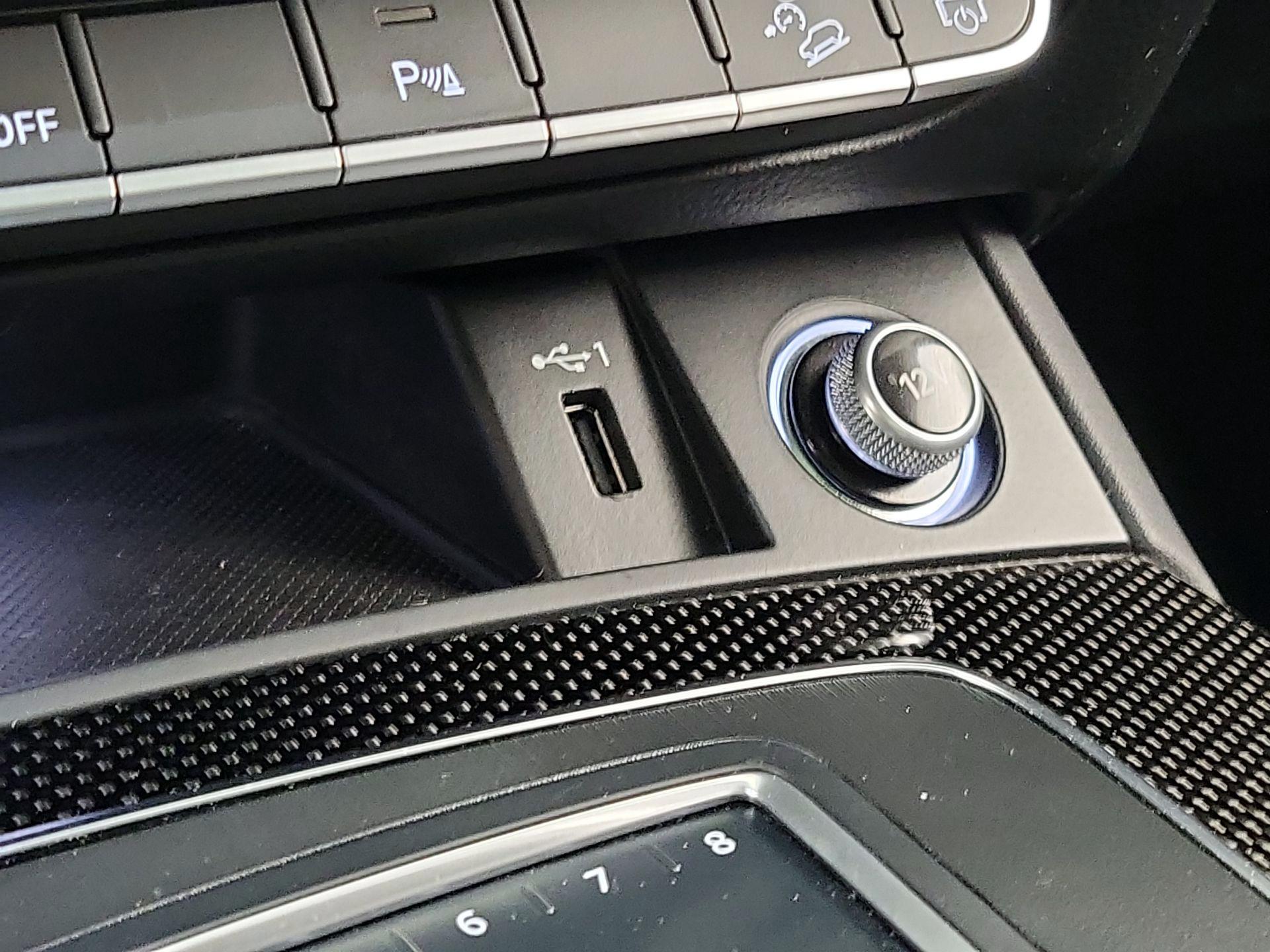 Thumbnail: 2020 Audi SQ5 - 19