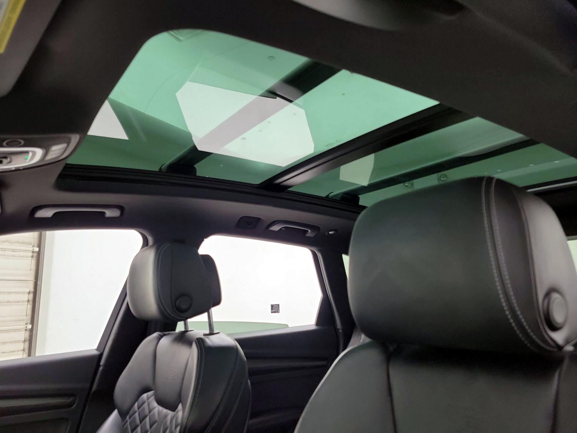 Thumbnail: 2020 Audi SQ5 - 20