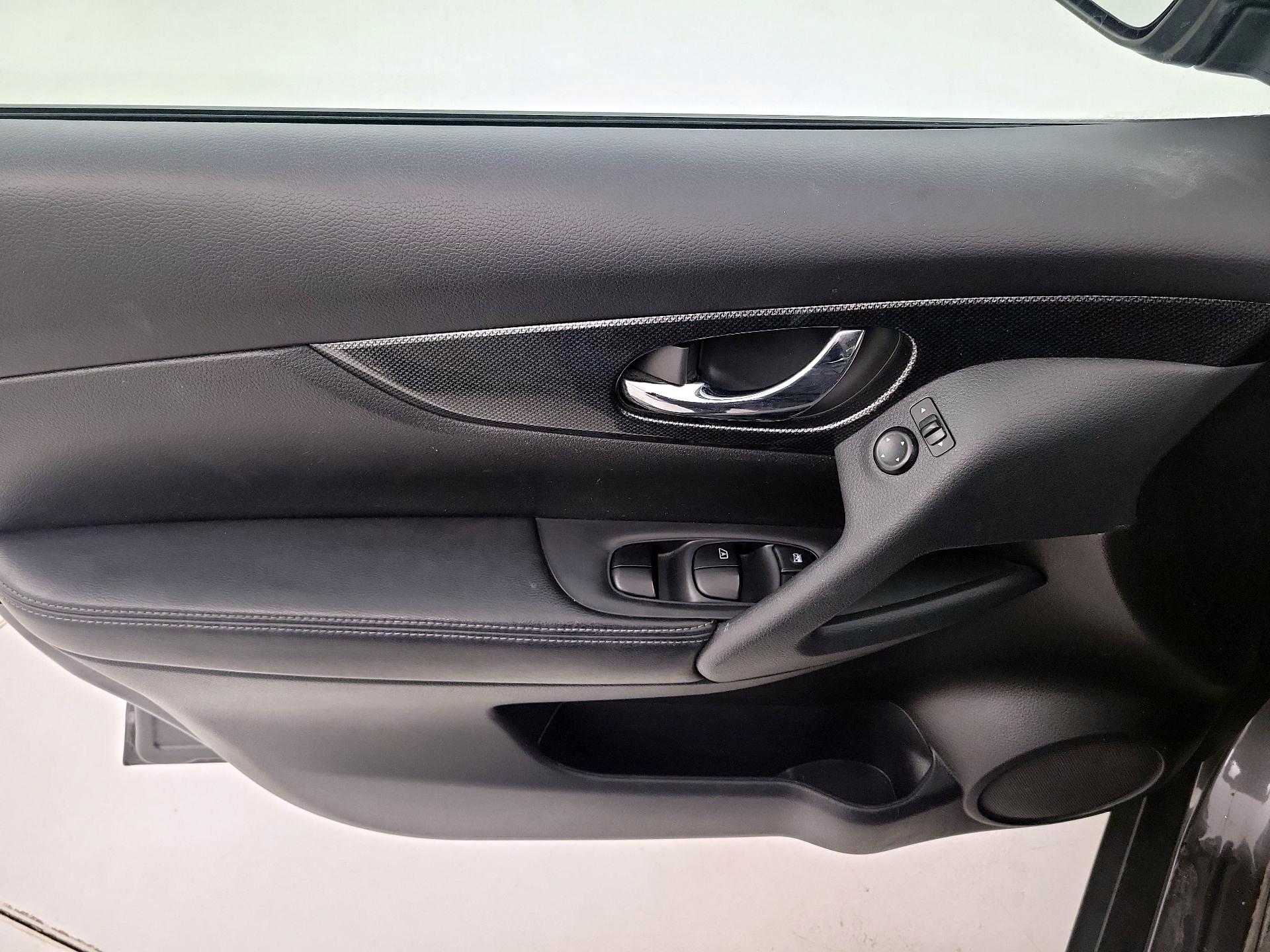 Thumbnail: 2015 Nissan Rogue - 12