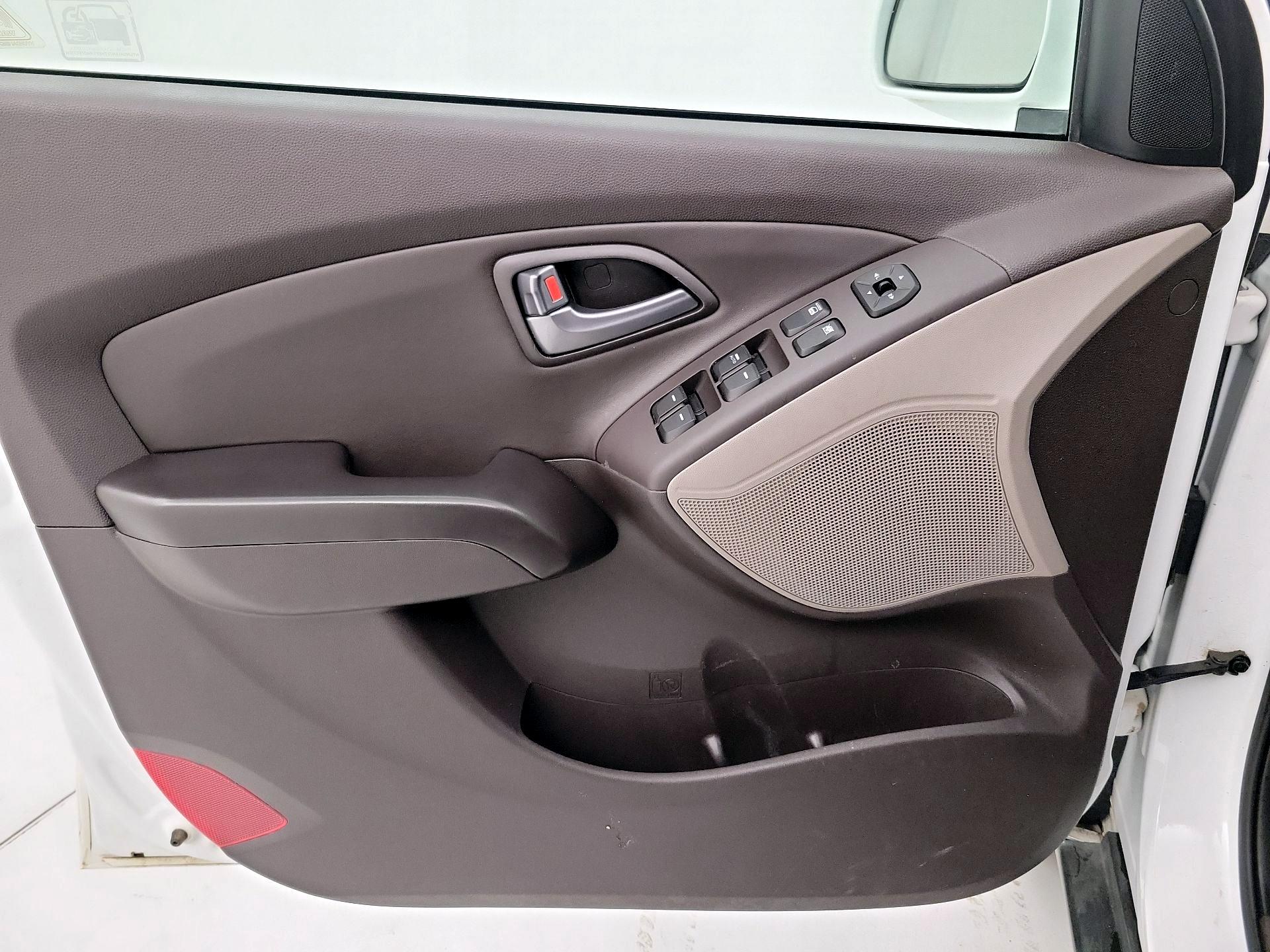 Thumbnail: 2015 Hyundai Tucson - 12