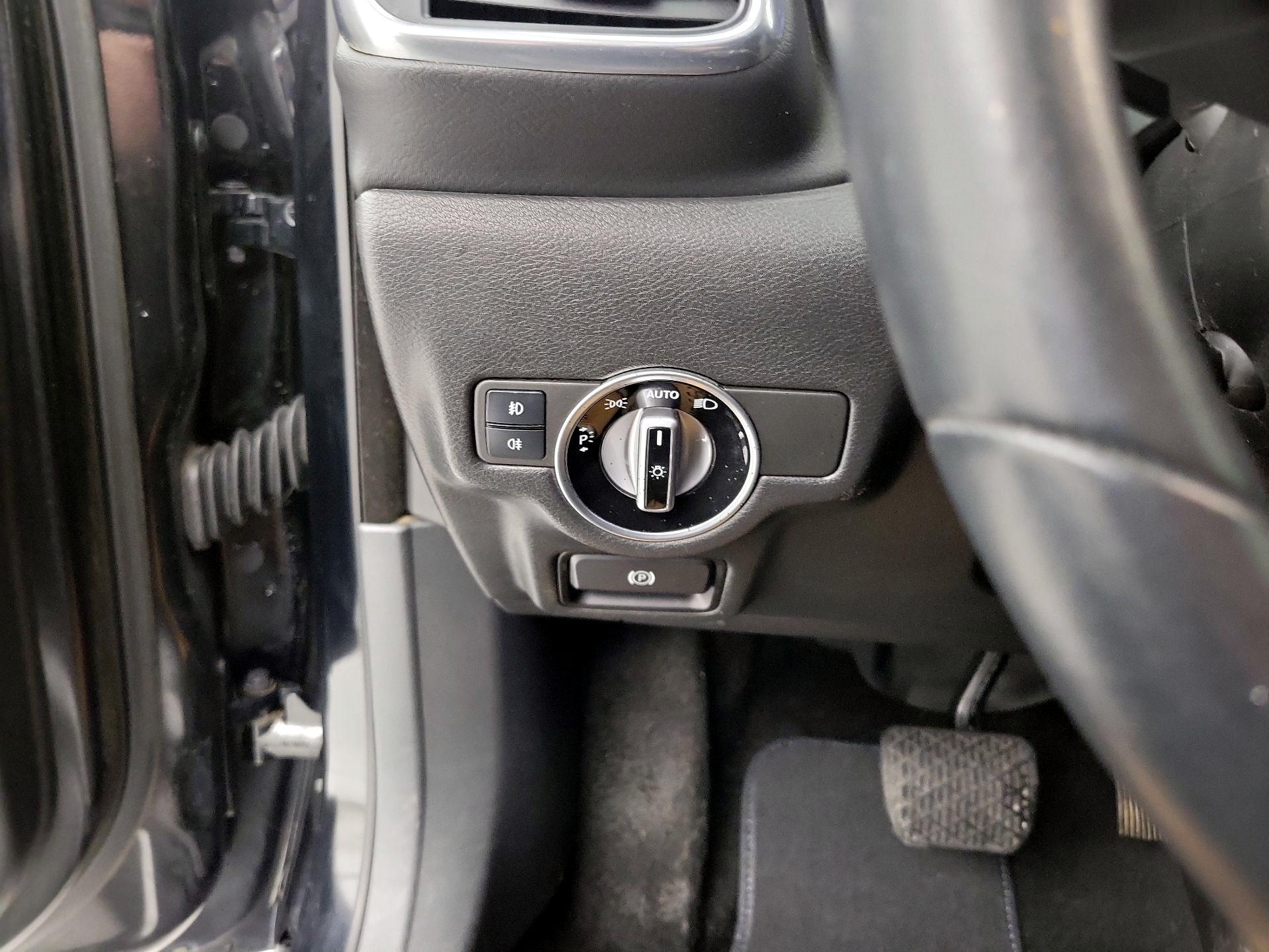 Thumbnail: 2017 INFINITI QX30 - 13