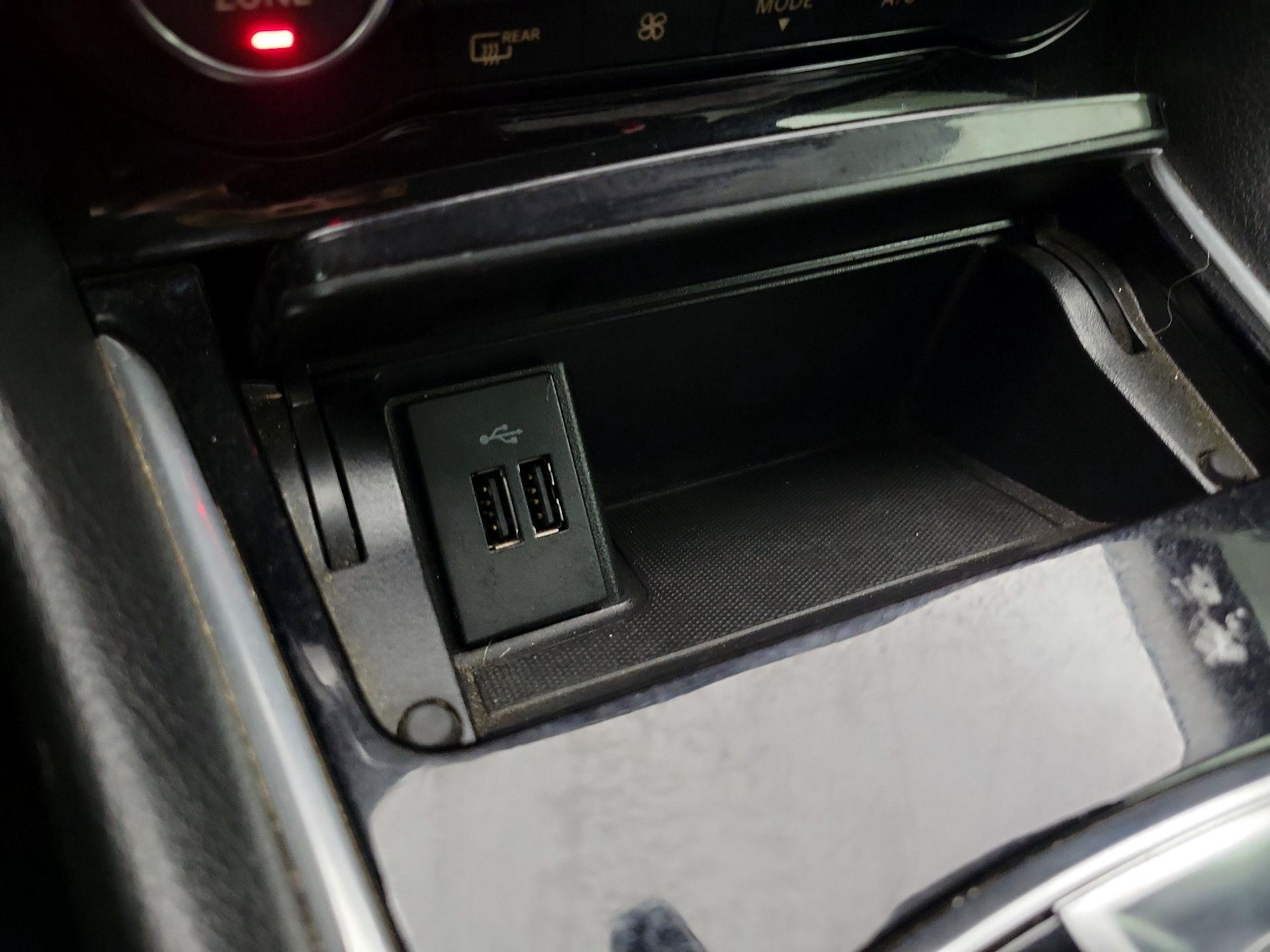 Thumbnail: 2017 INFINITI QX30 - 18