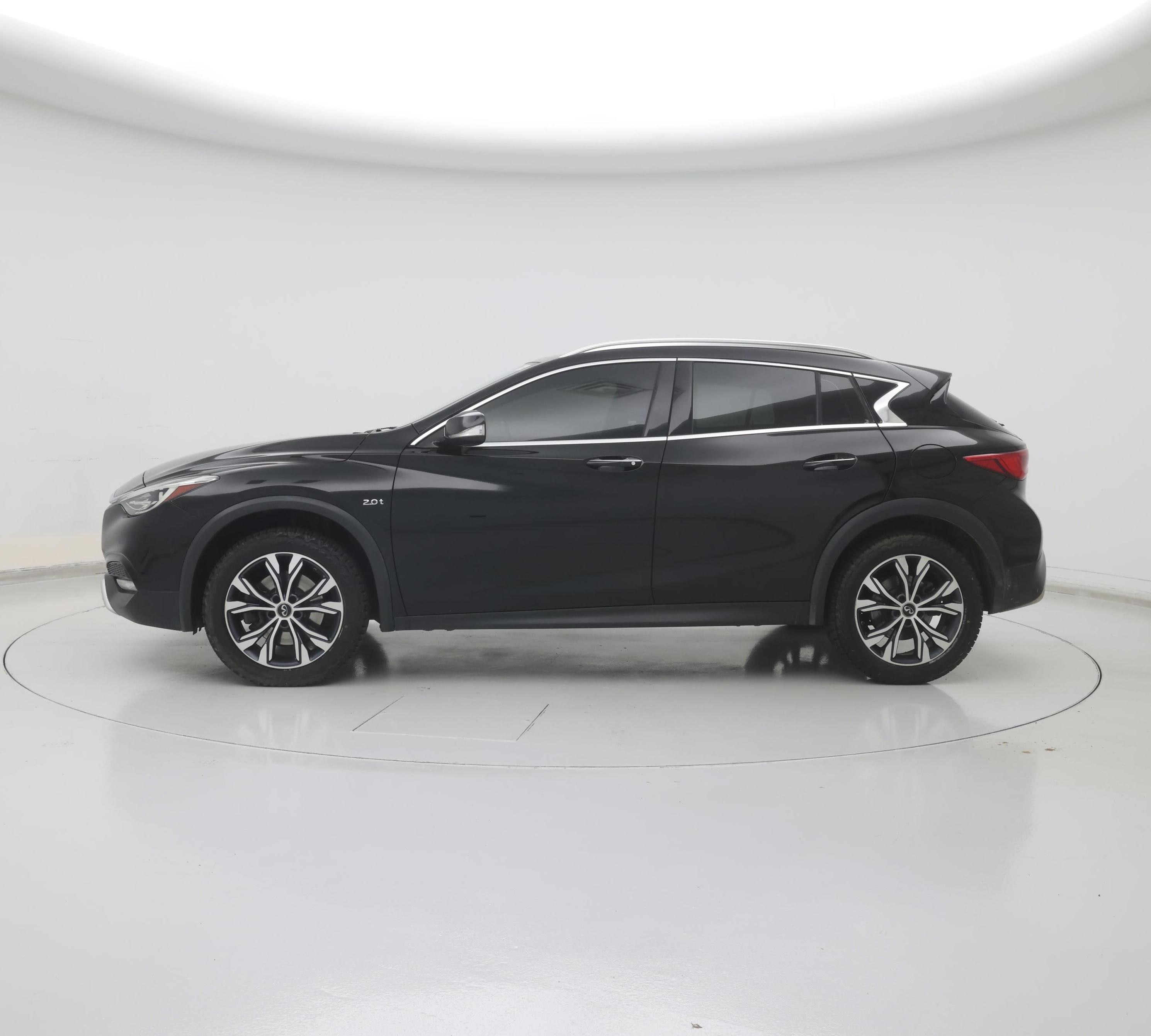 Thumbnail: 2017 INFINITI QX30 - 3
