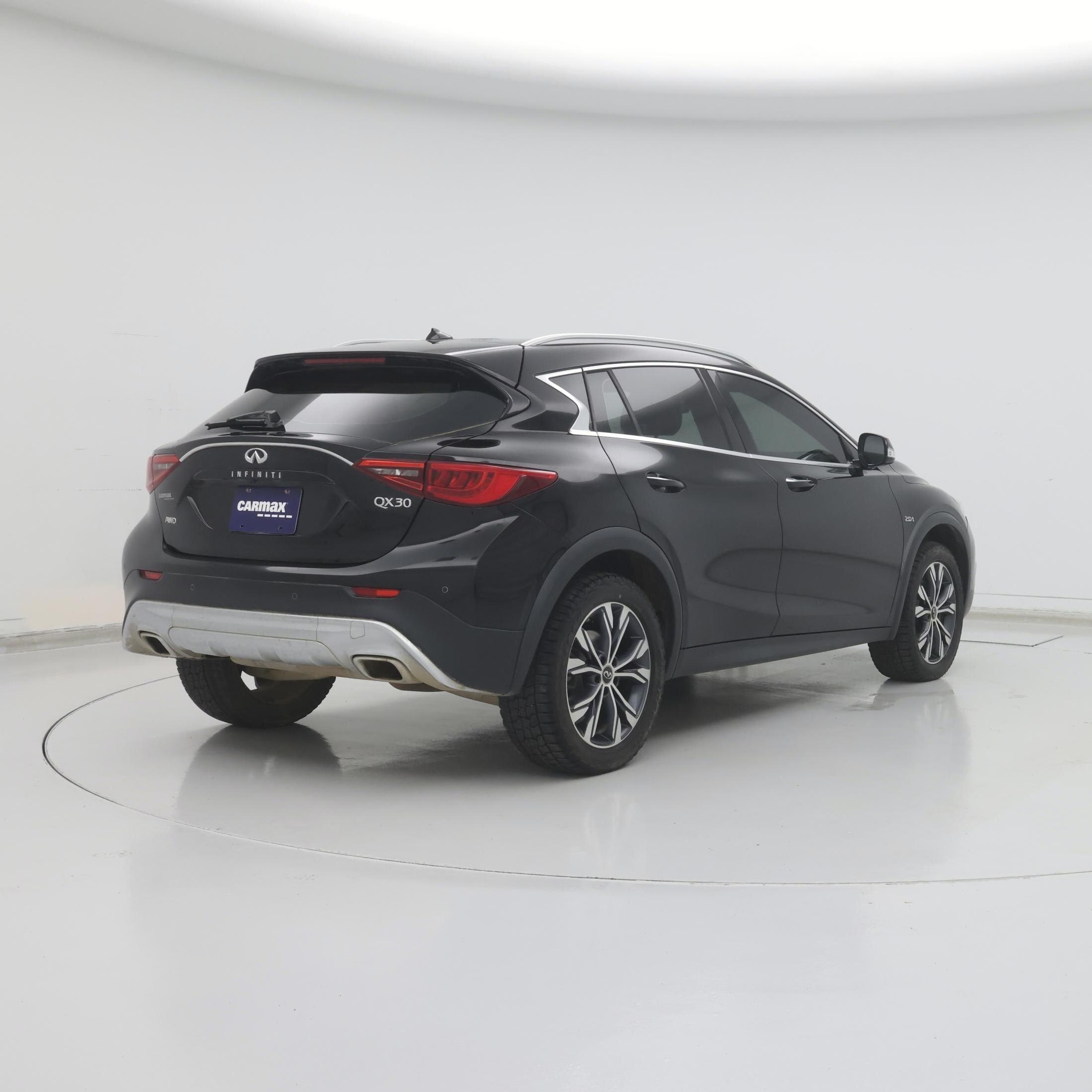 Thumbnail: 2017 INFINITI QX30 - 8