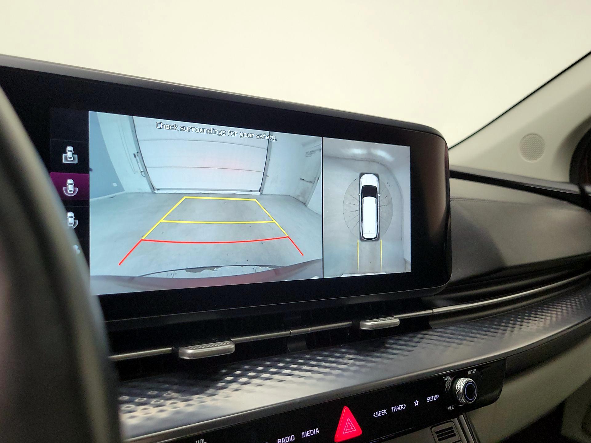 Thumbnail: 2022 Kia Carnival - 15