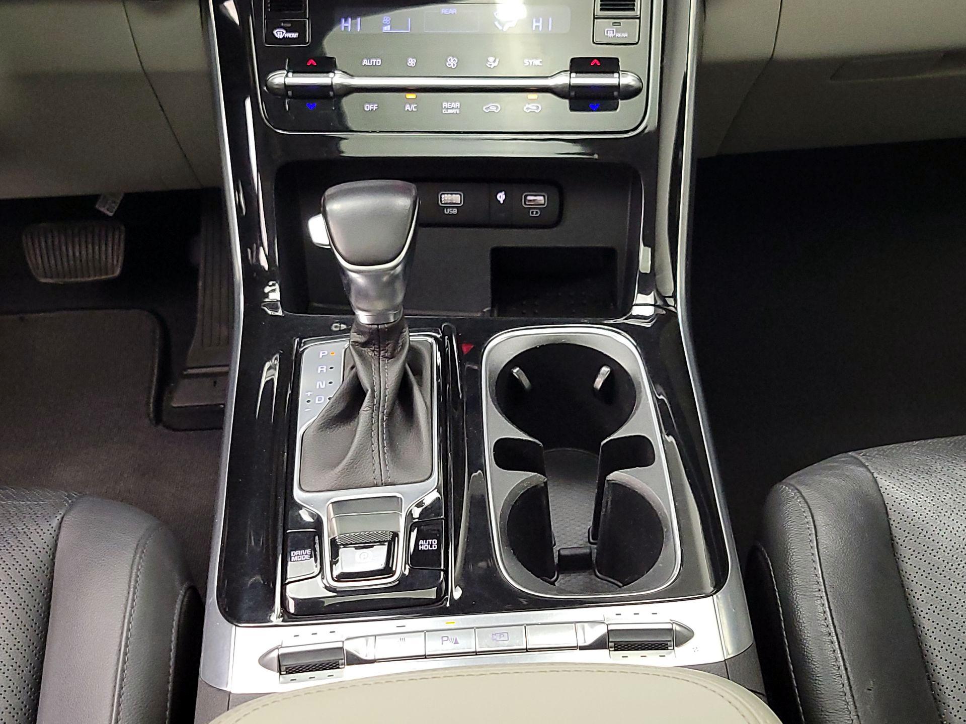 Thumbnail: 2022 Kia Carnival - 18