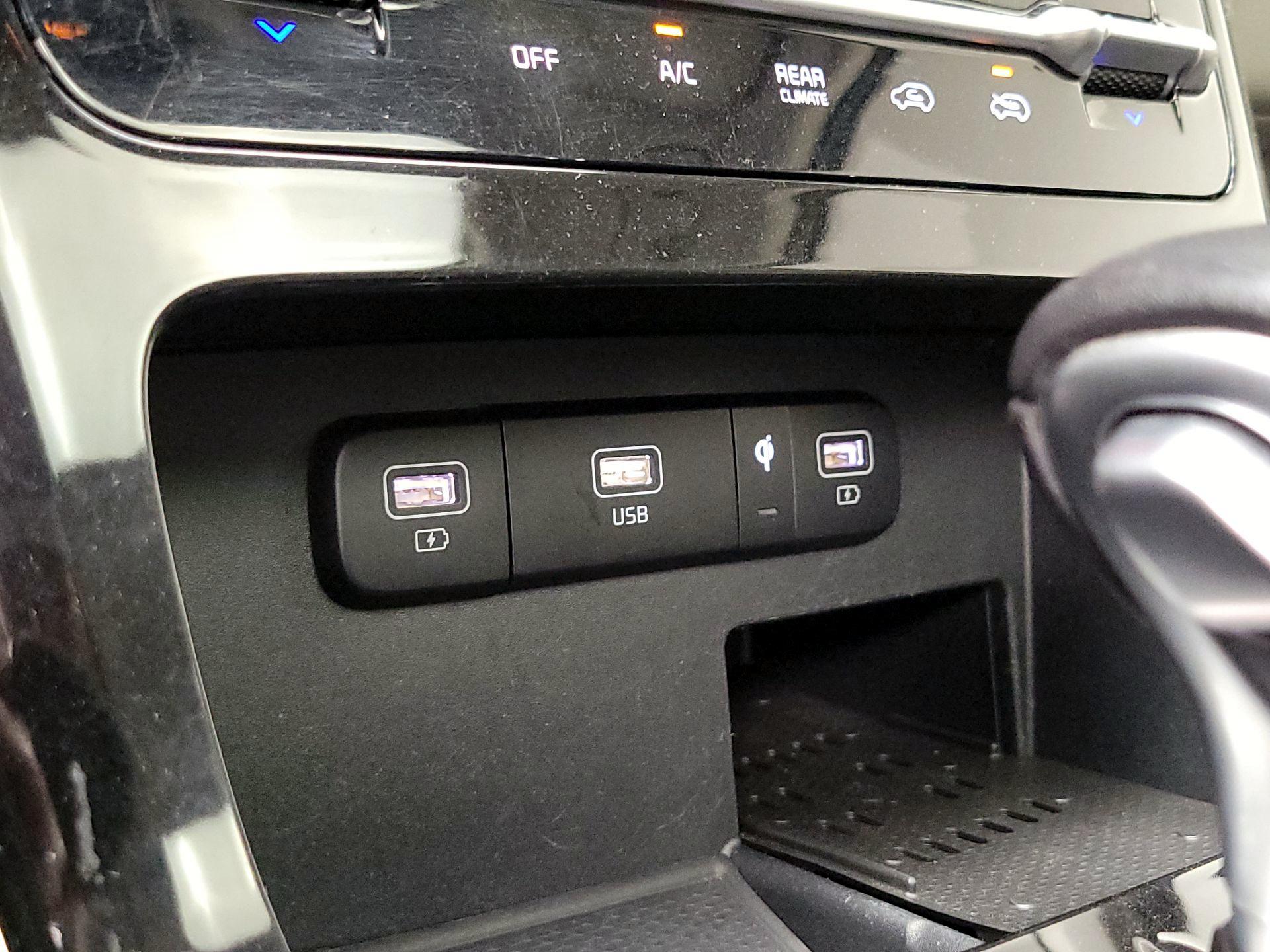 Thumbnail: 2022 Kia Carnival - 19