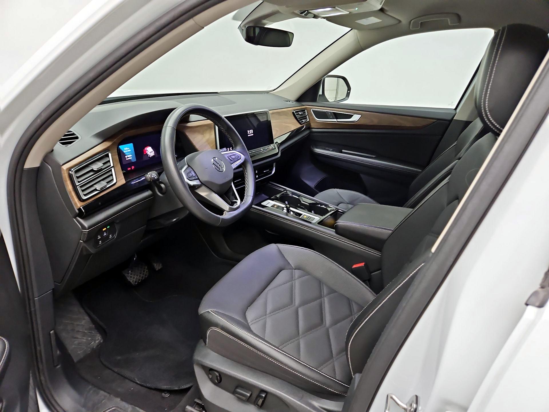 Thumbnail: 2024 Volkswagen Atlas - 11