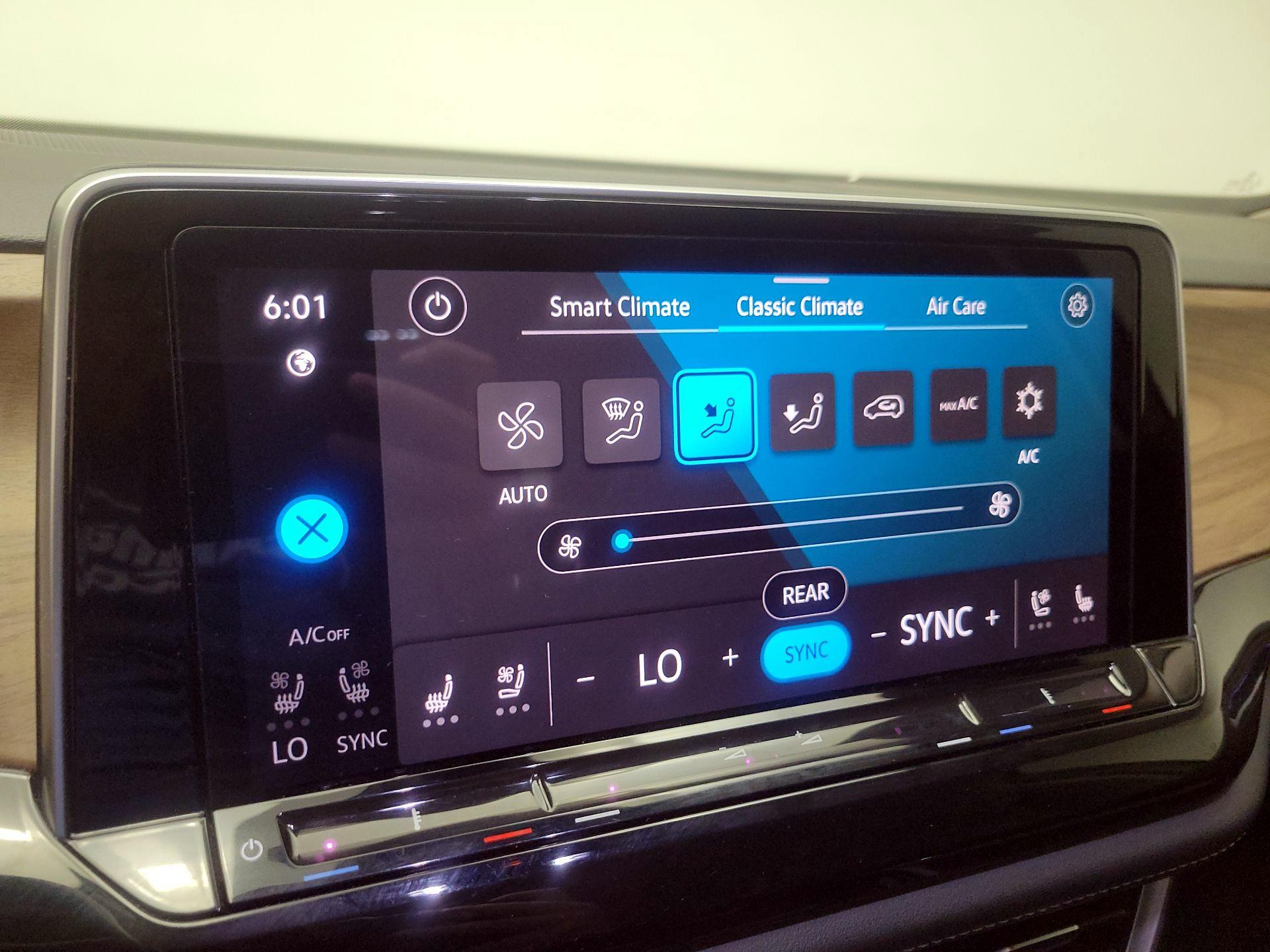 Thumbnail: 2024 Volkswagen Atlas - 16