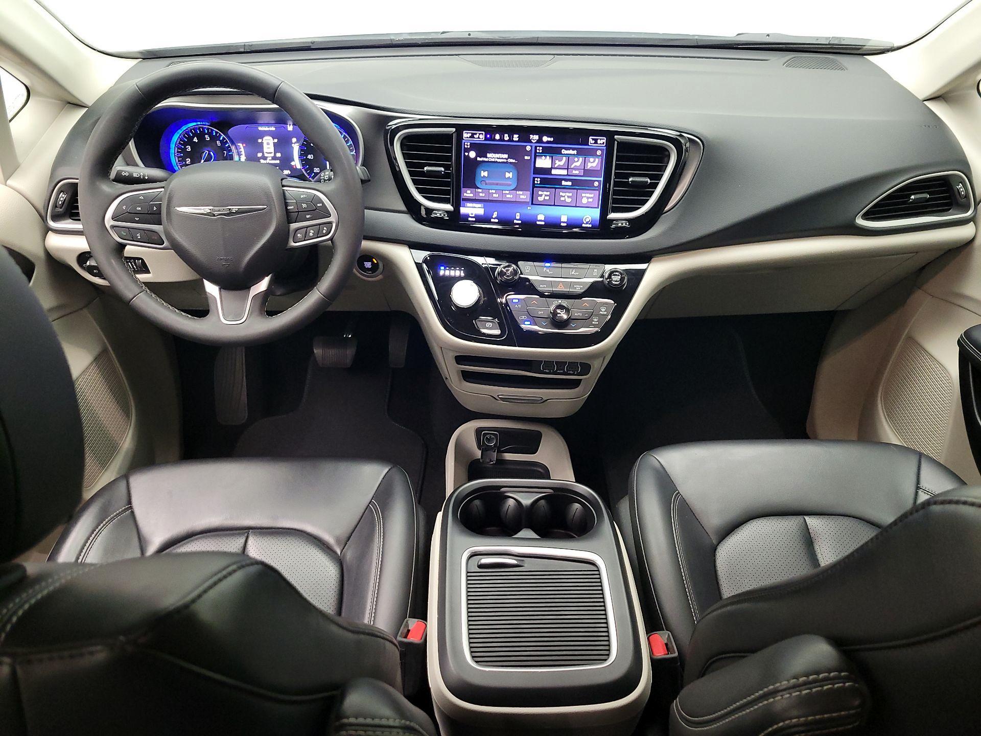 Thumbnail: 2023 Chrysler Pacifica - 9