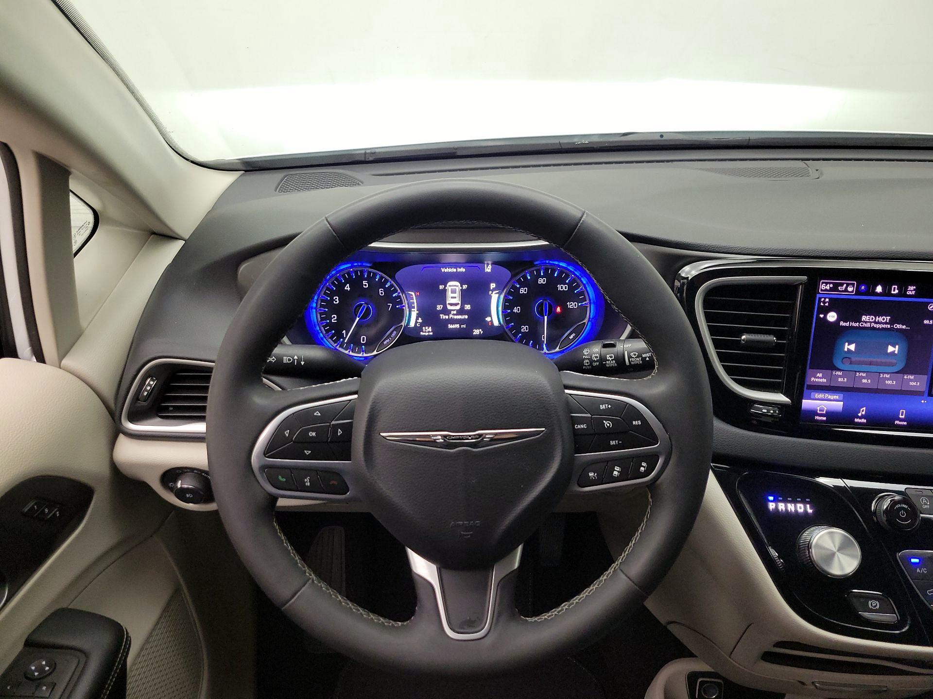 Thumbnail: 2023 Chrysler Pacifica - 10