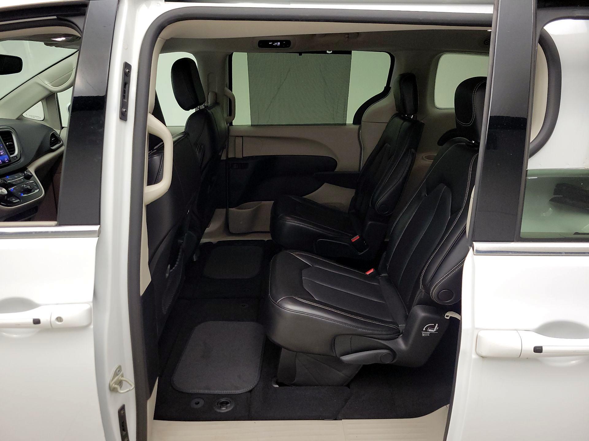 Thumbnail: 2023 Chrysler Pacifica - 19