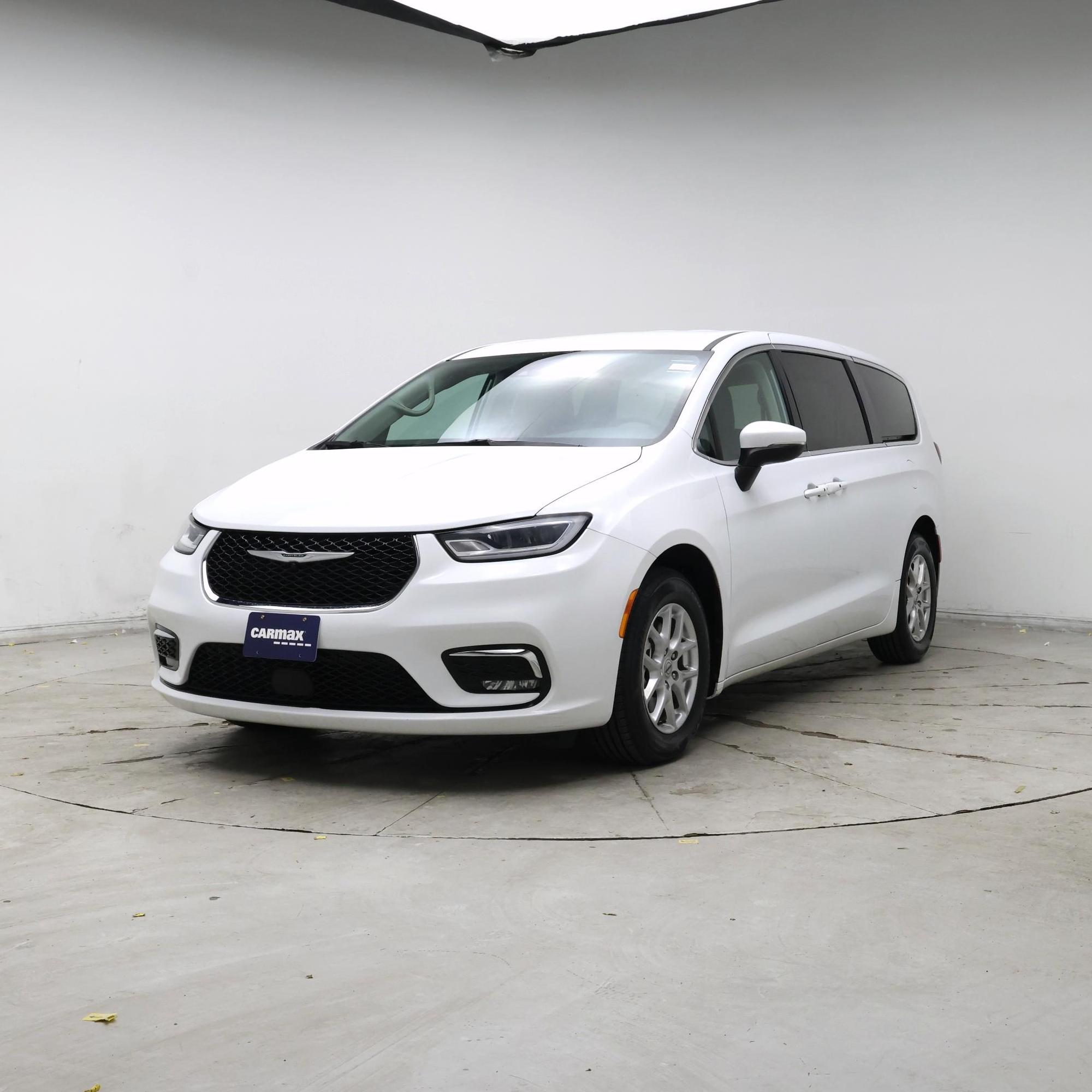 Thumbnail: 2023 Chrysler Pacifica - 4