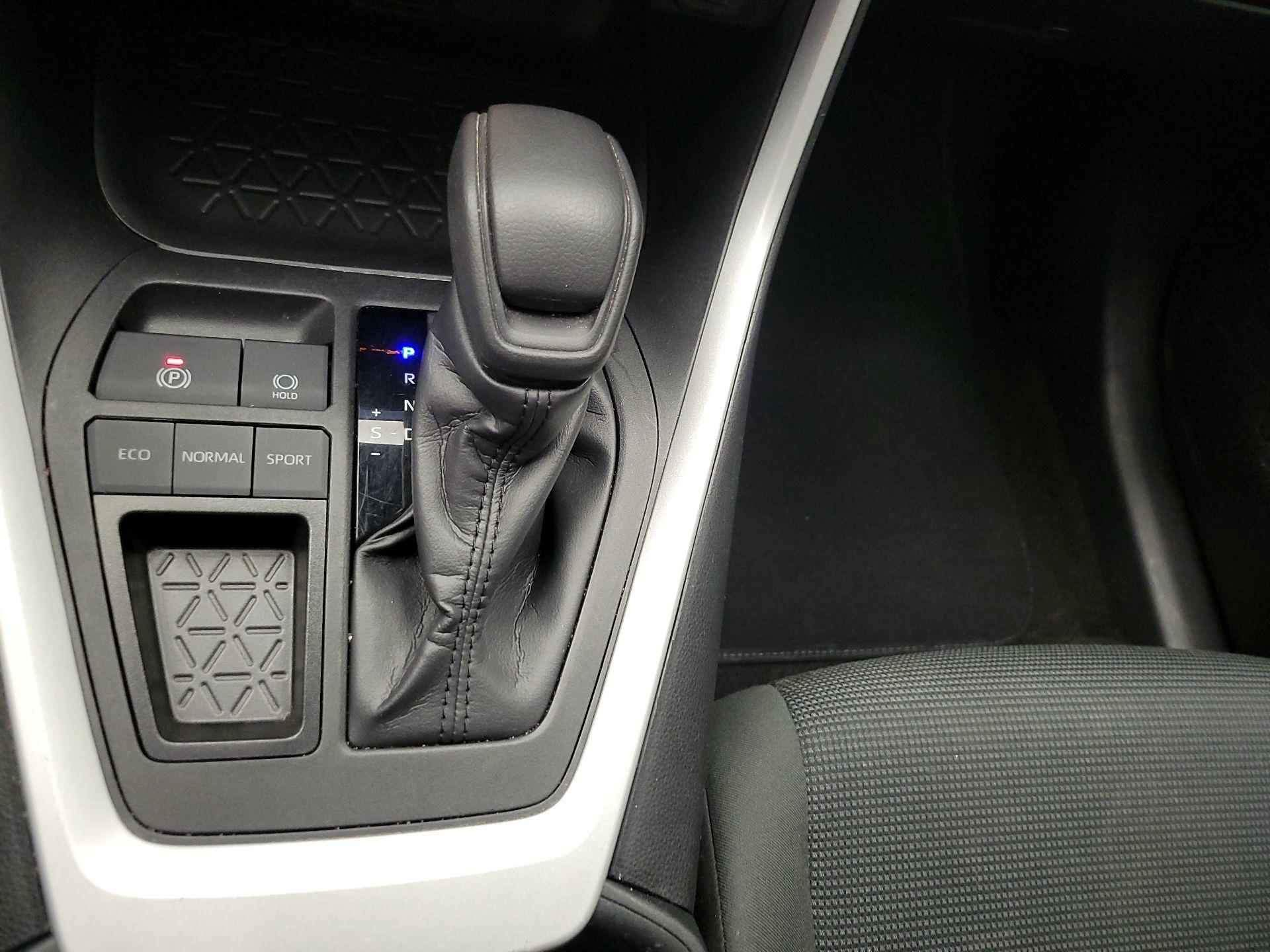 Thumbnail: 2024 Toyota RAV4 - 17