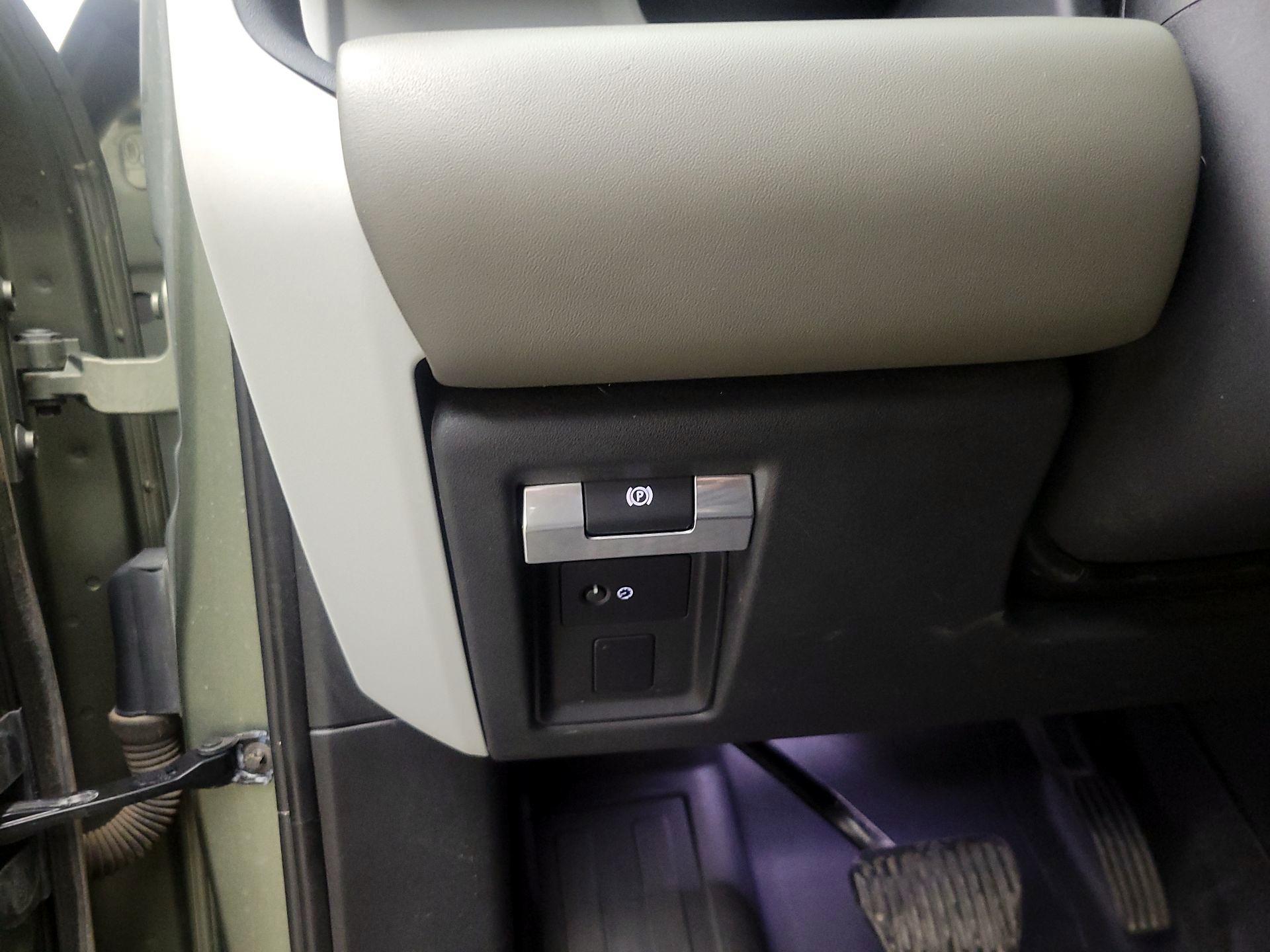 Thumbnail: 2020 Land Rover Defender - 13