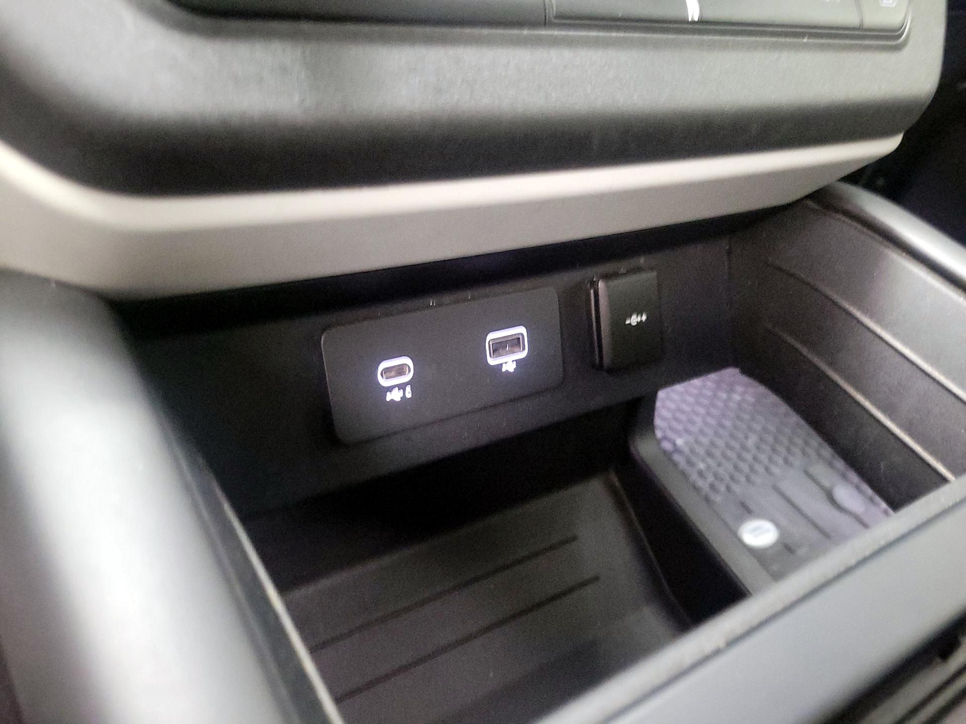 Thumbnail: 2020 Land Rover Defender - 19