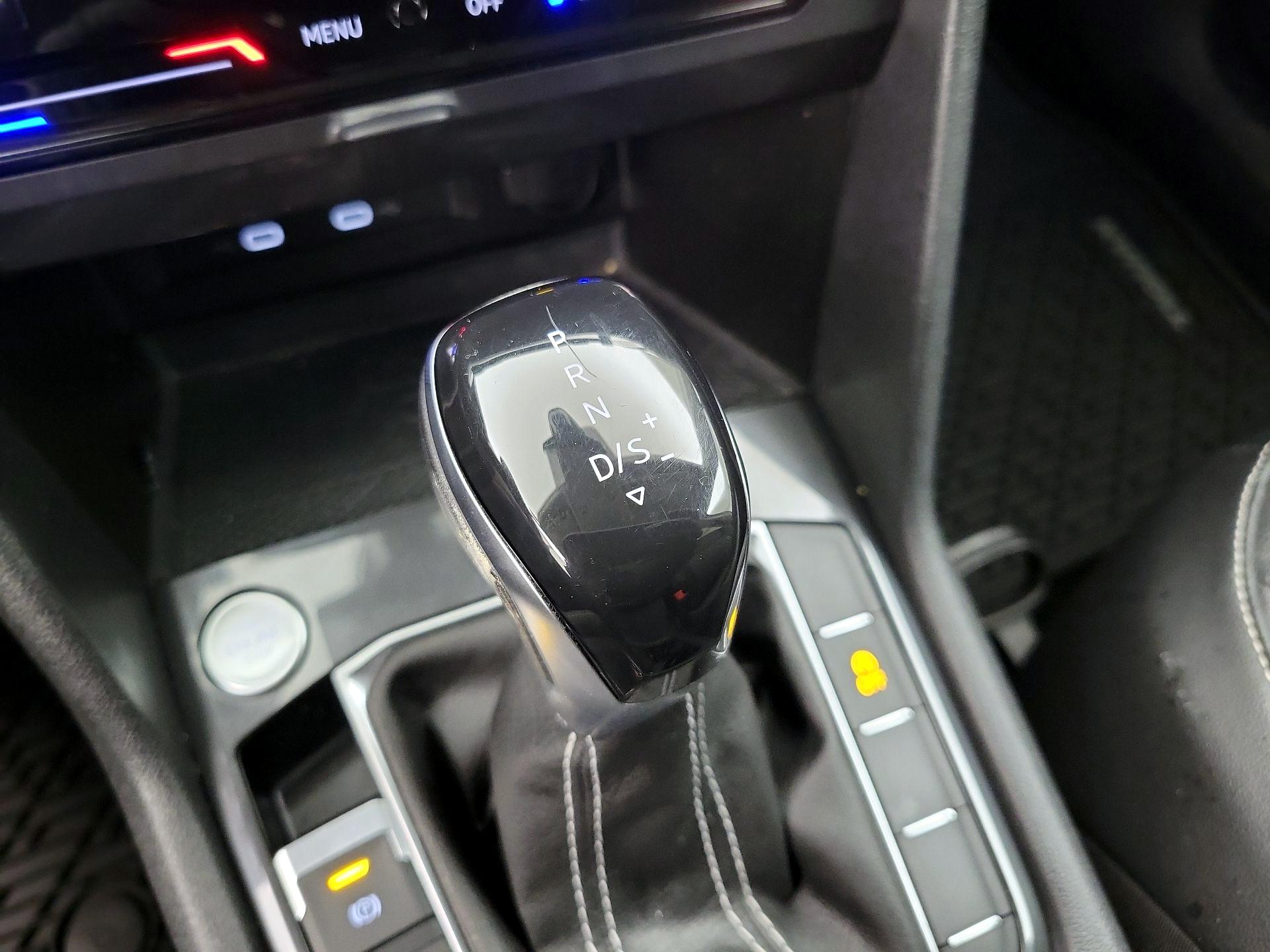 Thumbnail: 2022 Volkswagen Tiguan - 17