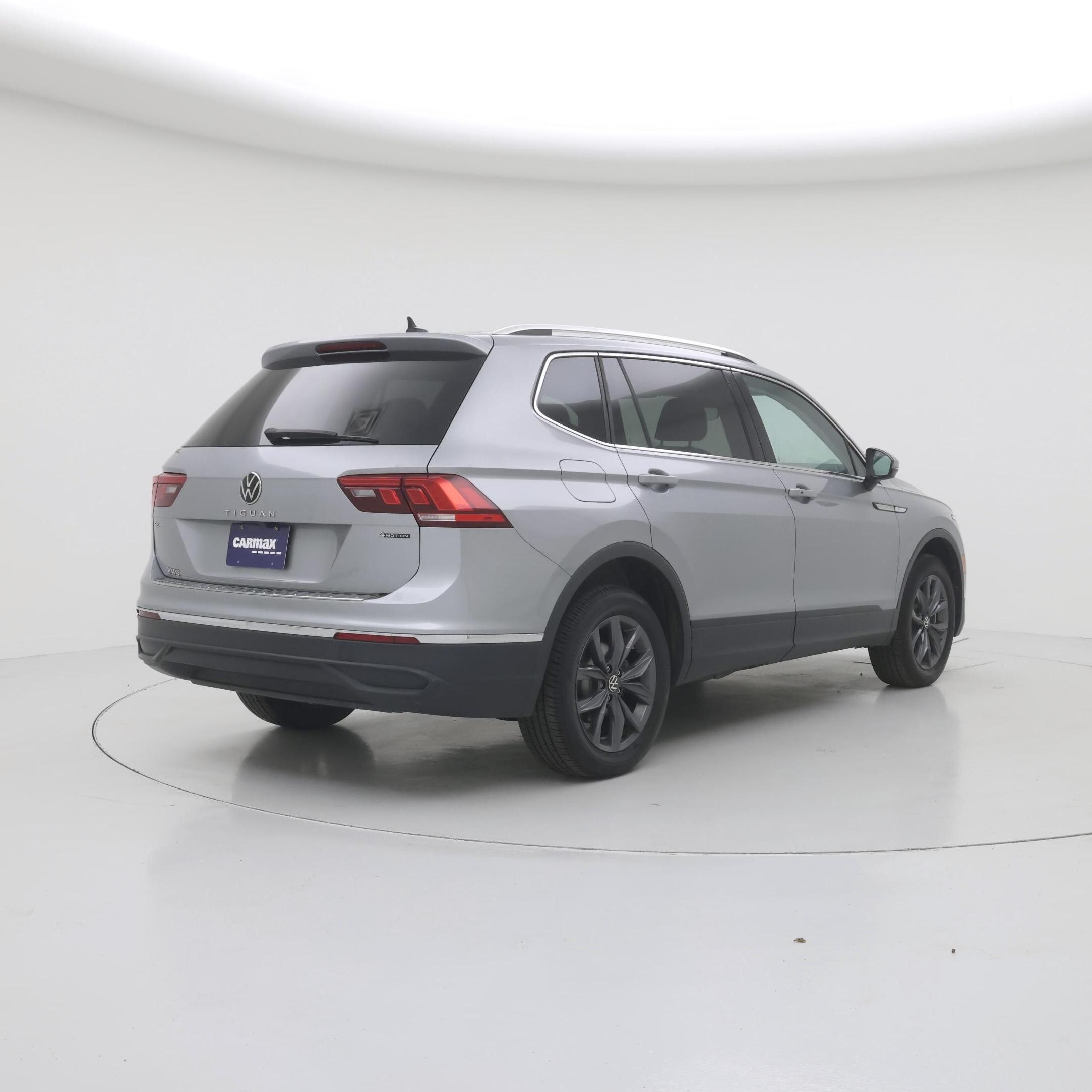 Thumbnail: 2022 Volkswagen Tiguan - 8