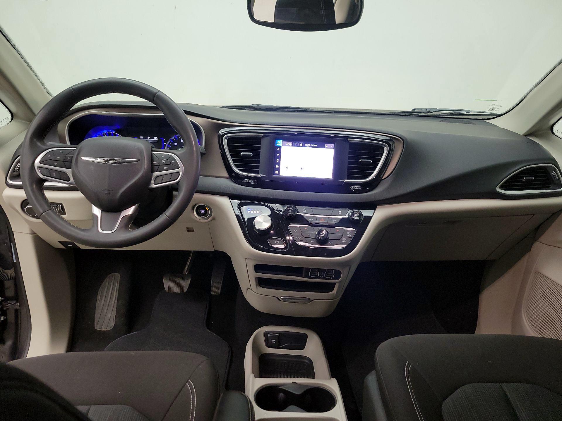 Thumbnail: 2023 Chrysler Voyager - 9