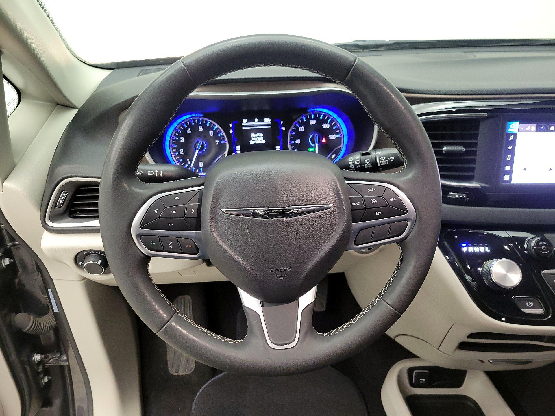 Thumbnail: 2023 Chrysler Voyager - 10