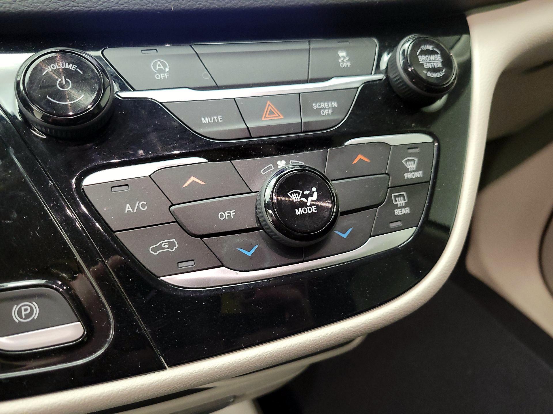 Thumbnail: 2023 Chrysler Voyager - 16