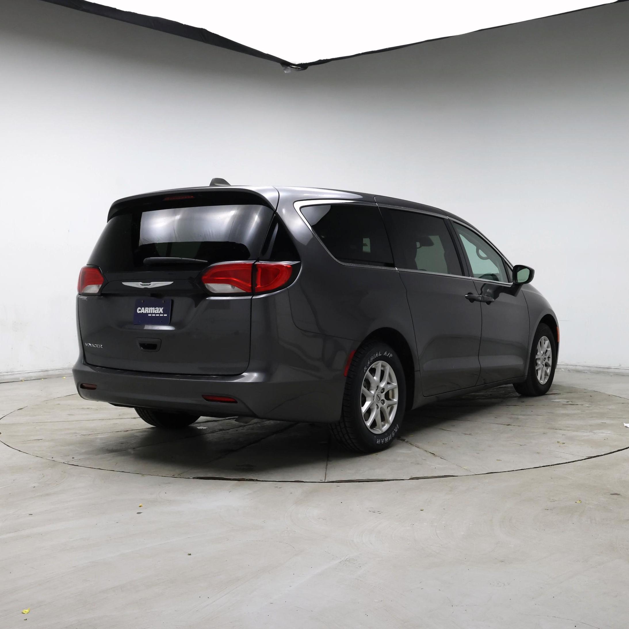 Thumbnail: 2023 Chrysler Voyager - 8