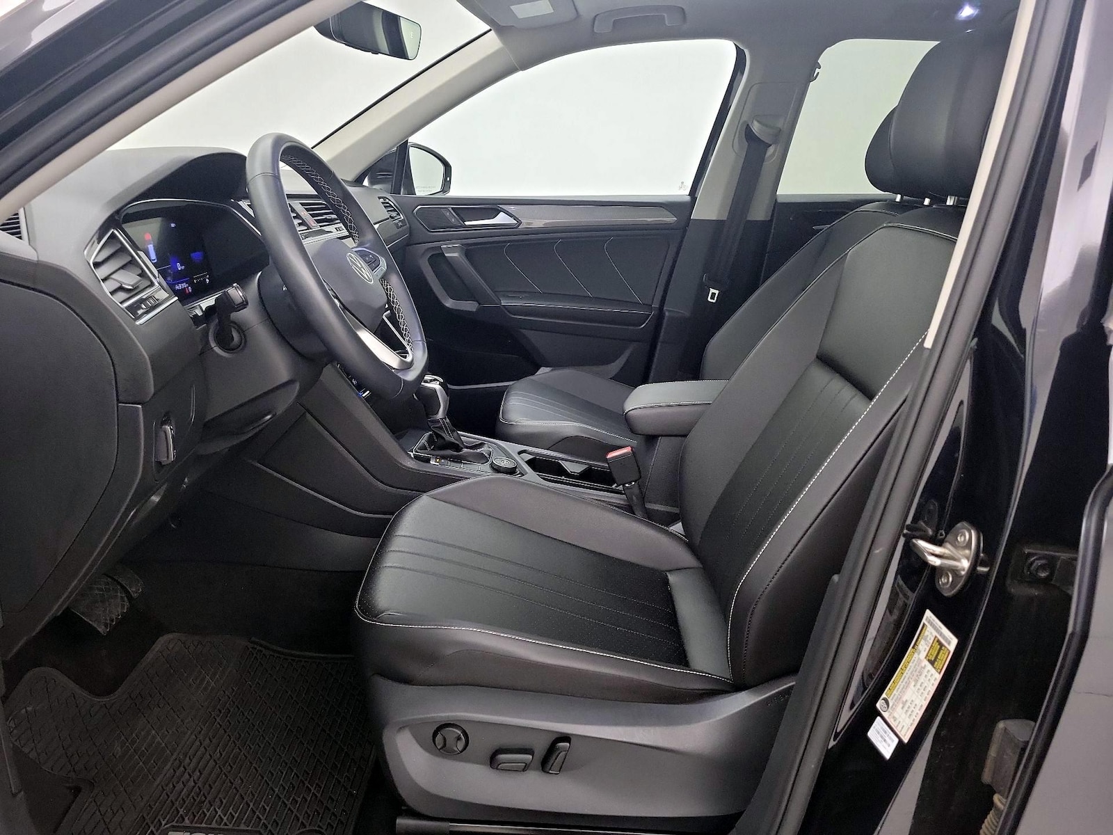 2022 Volkswagen Tiguan SE - Photo 12