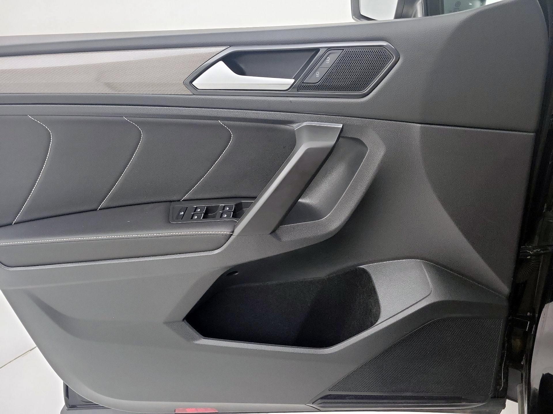 Thumbnail: 2022 Volkswagen Tiguan - 12