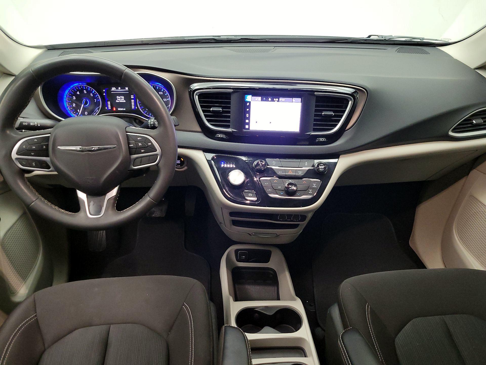 Thumbnail: 2023 Chrysler Voyager - 9