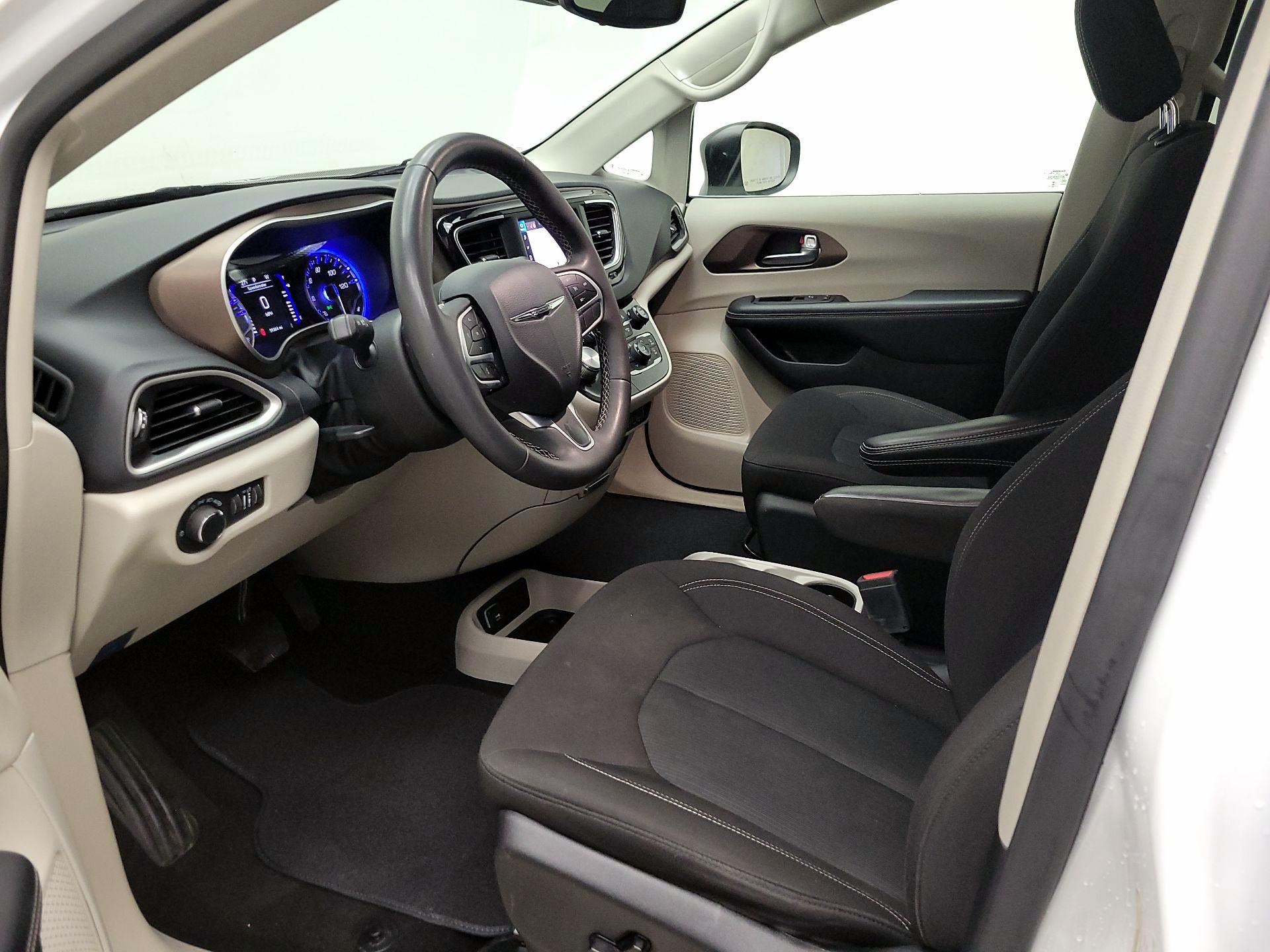 Thumbnail: 2023 Chrysler Voyager - 11