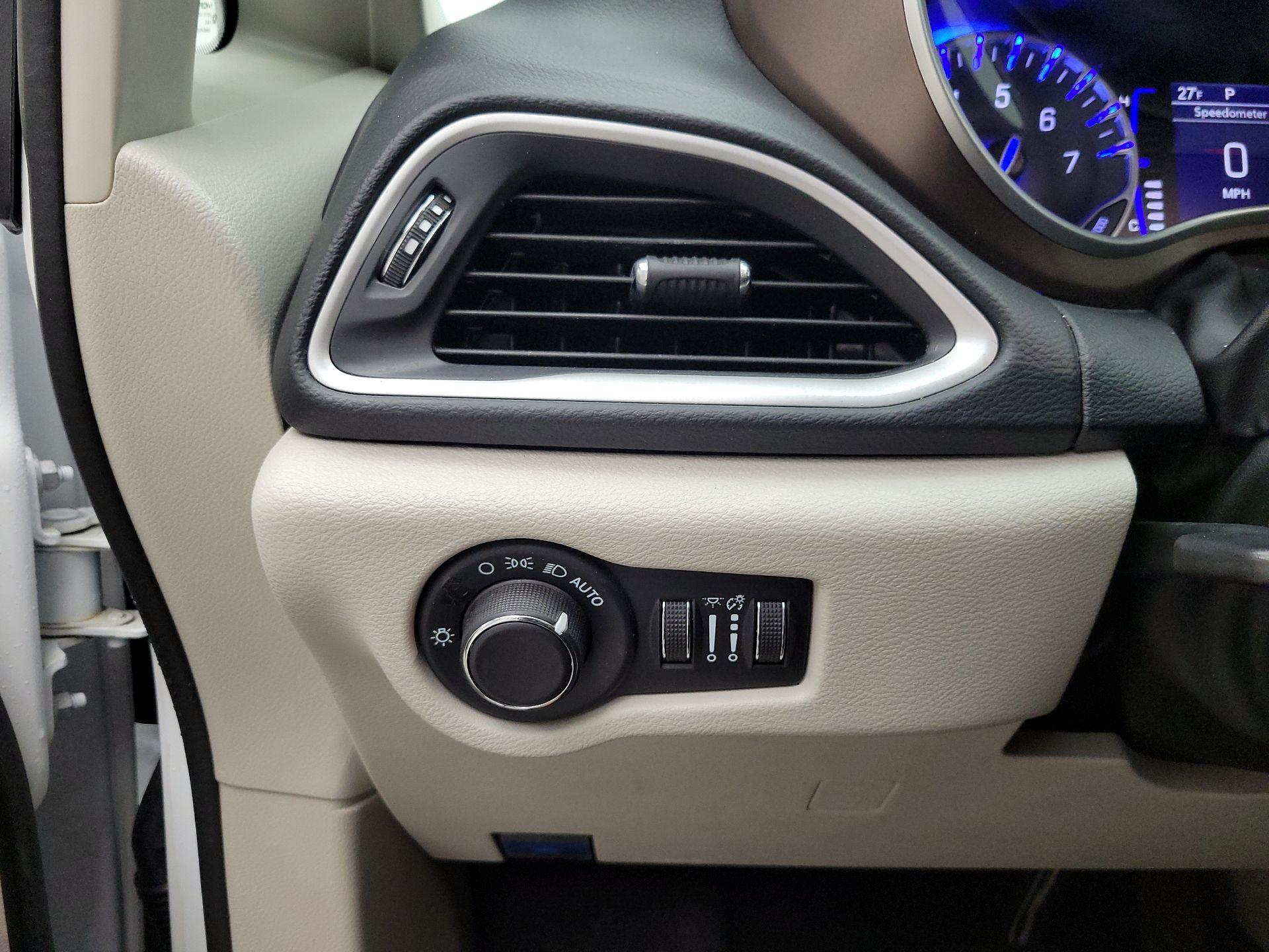 Thumbnail: 2023 Chrysler Voyager - 13