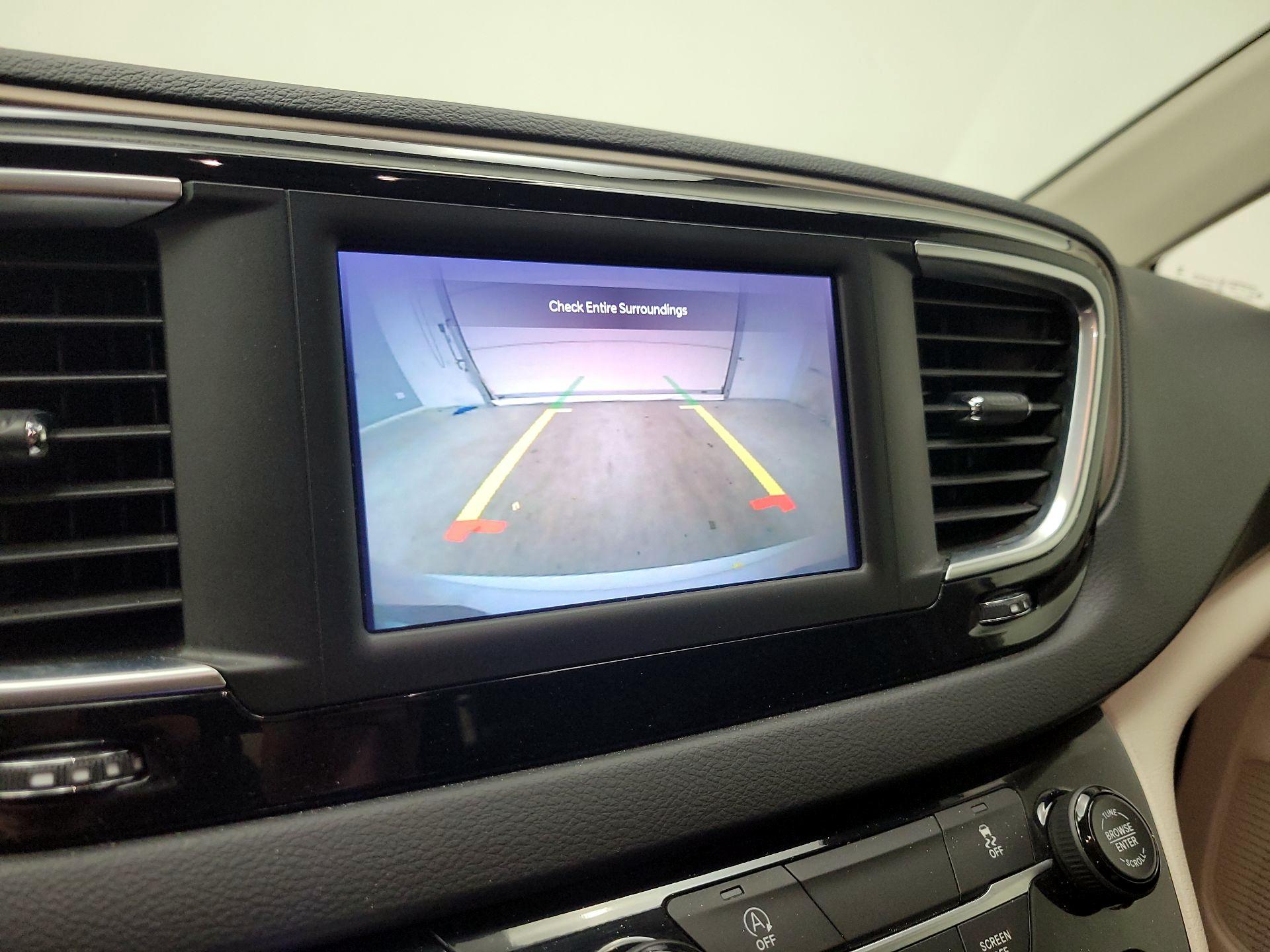 Thumbnail: 2023 Chrysler Voyager - 14