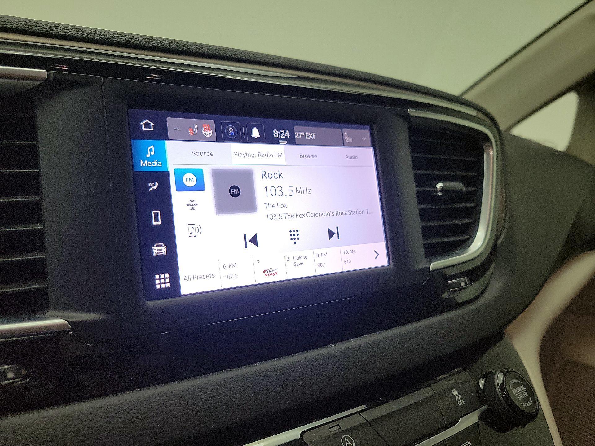 Thumbnail: 2023 Chrysler Voyager - 15