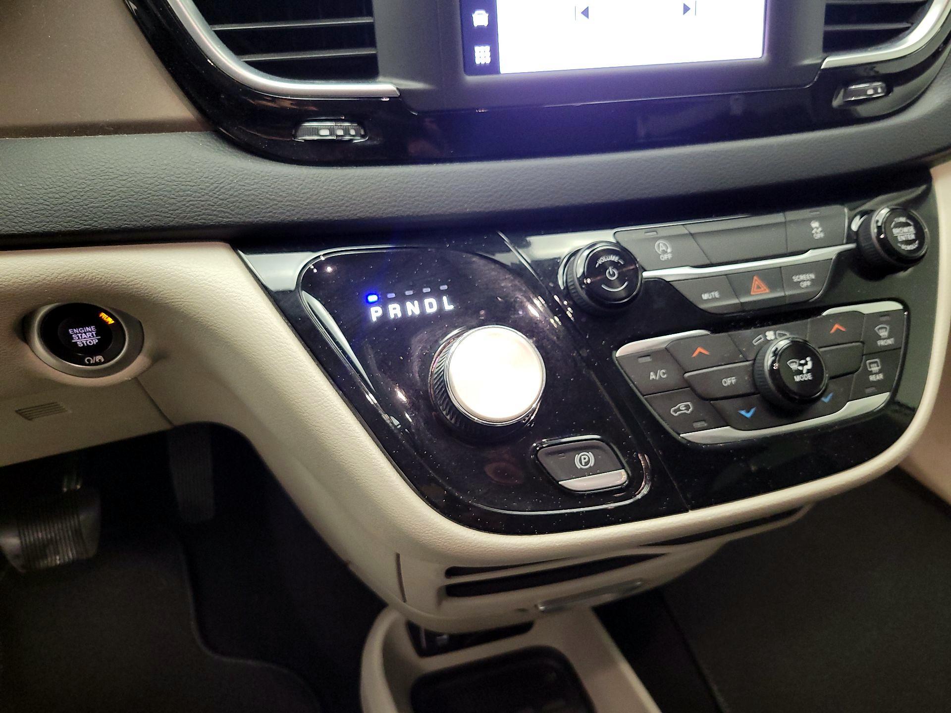 Thumbnail: 2023 Chrysler Voyager - 17