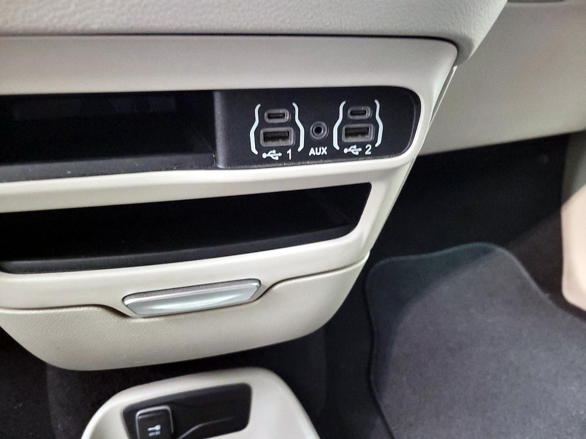 Thumbnail: 2023 Chrysler Voyager - 18