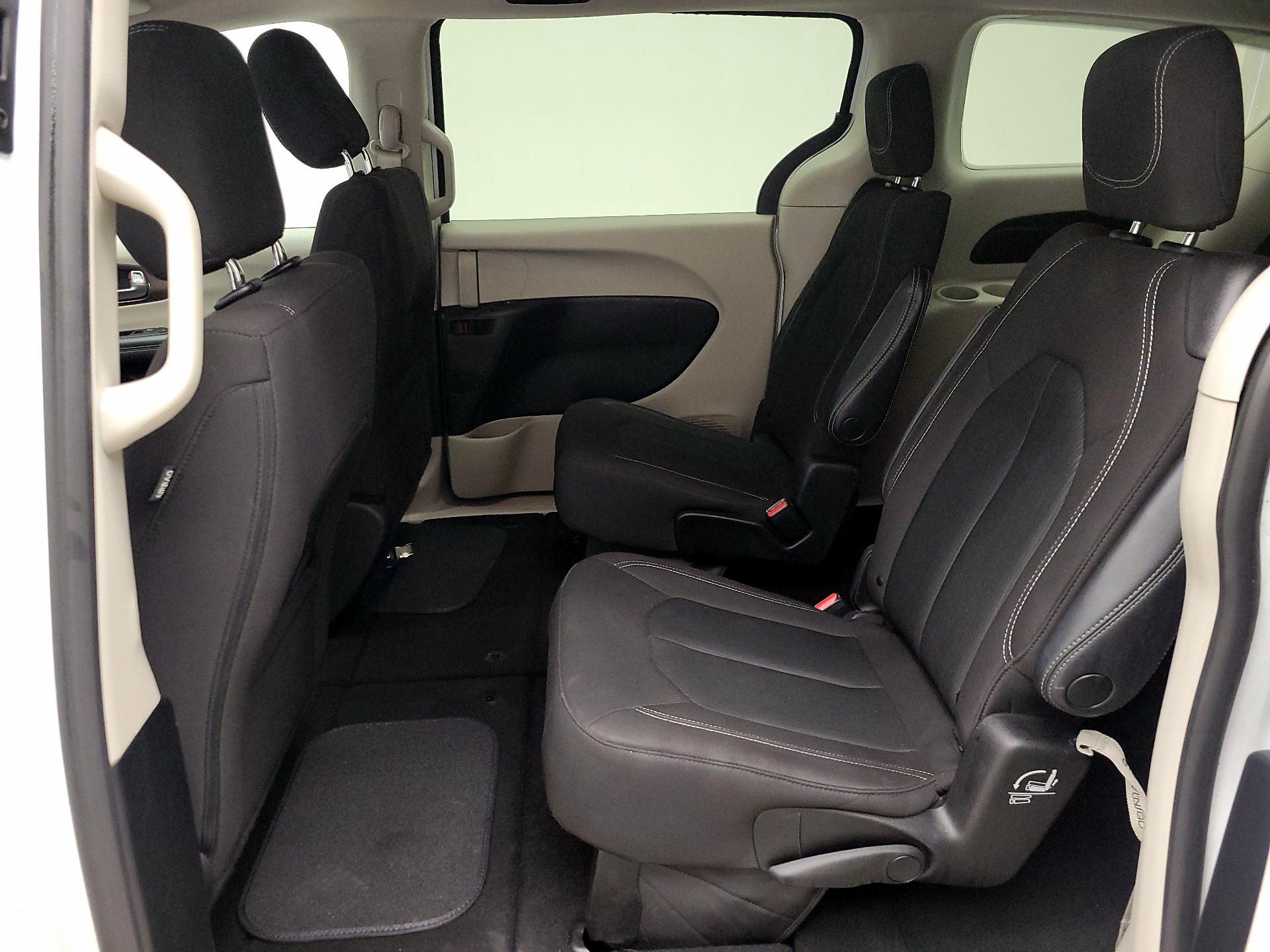 Thumbnail: 2023 Chrysler Voyager - 19