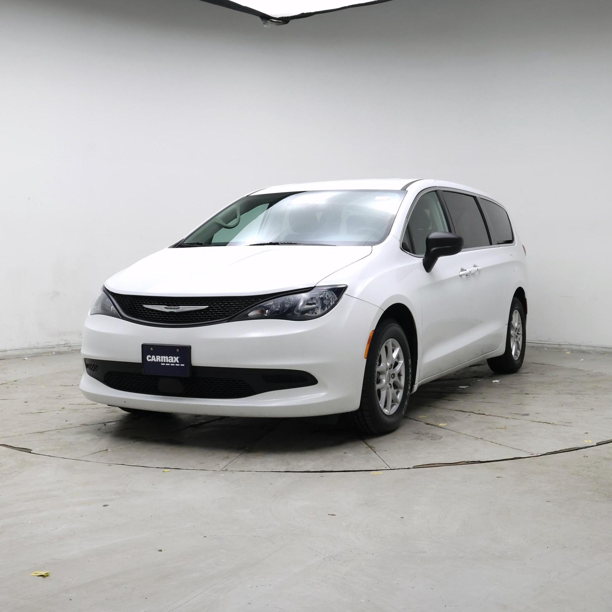 Thumbnail: 2023 Chrysler Voyager - 4