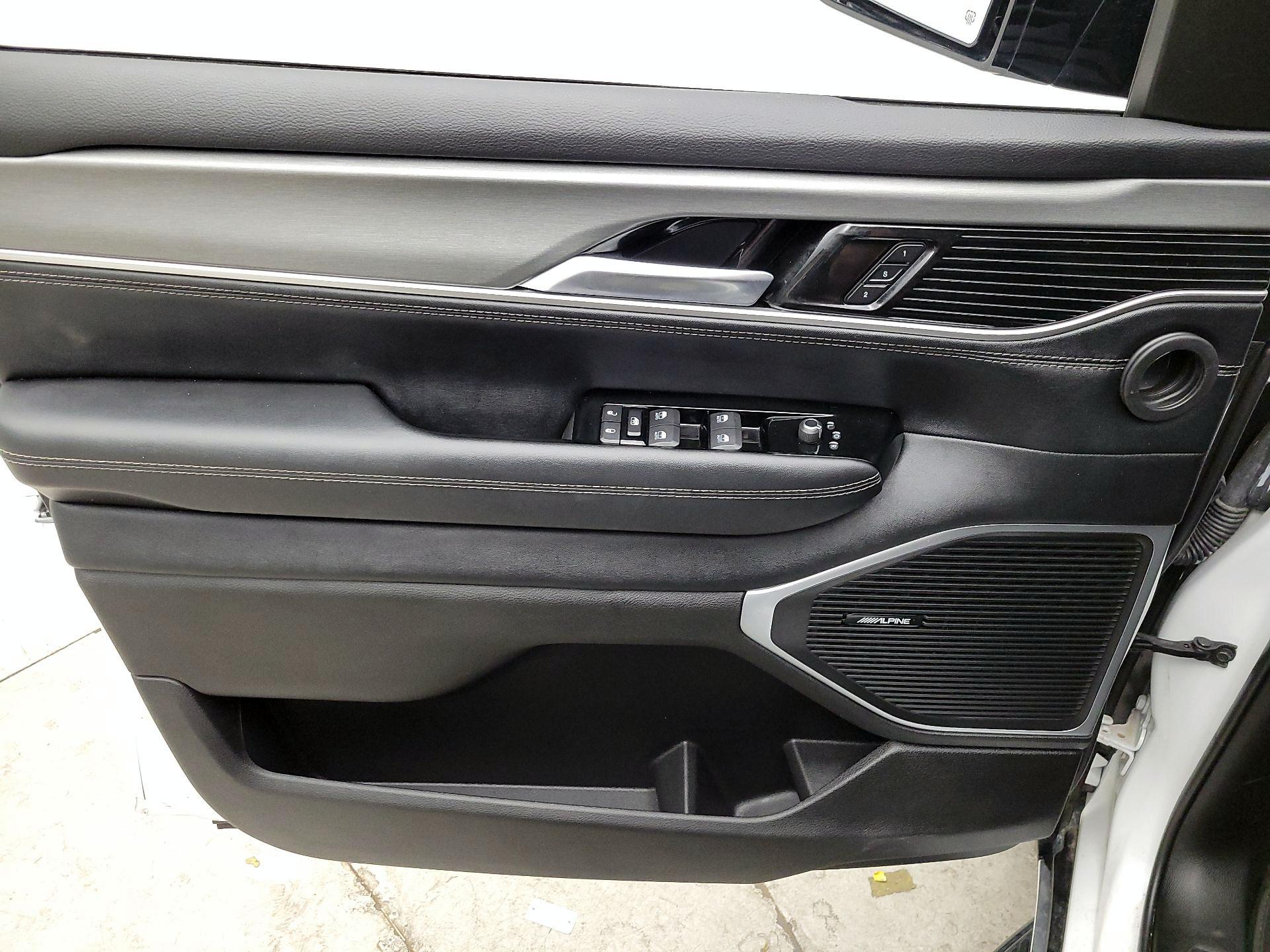 Thumbnail: 2025 Jeep Wagoneer - 12