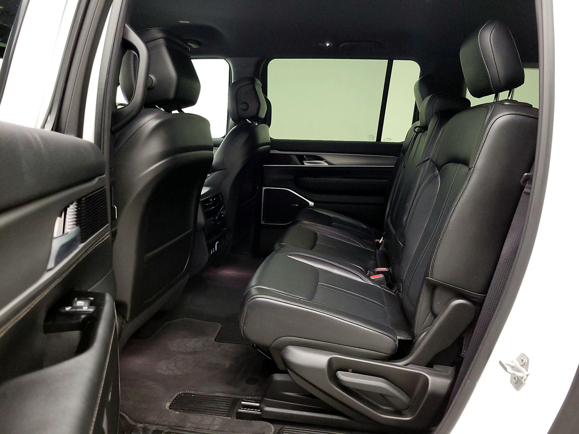 Thumbnail: 2025 Jeep Wagoneer - 20