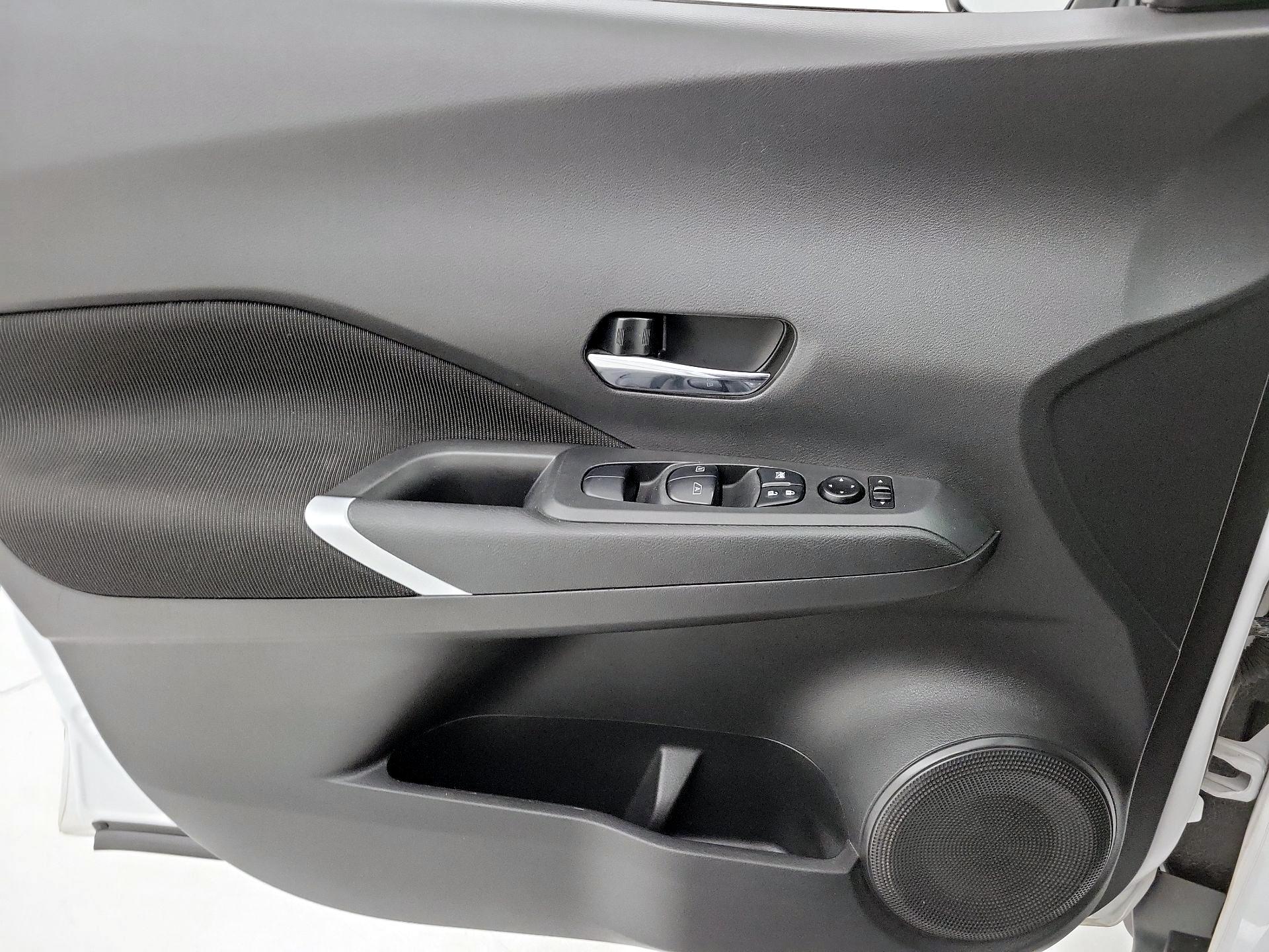 Thumbnail: 2021 Nissan Kicks - 12