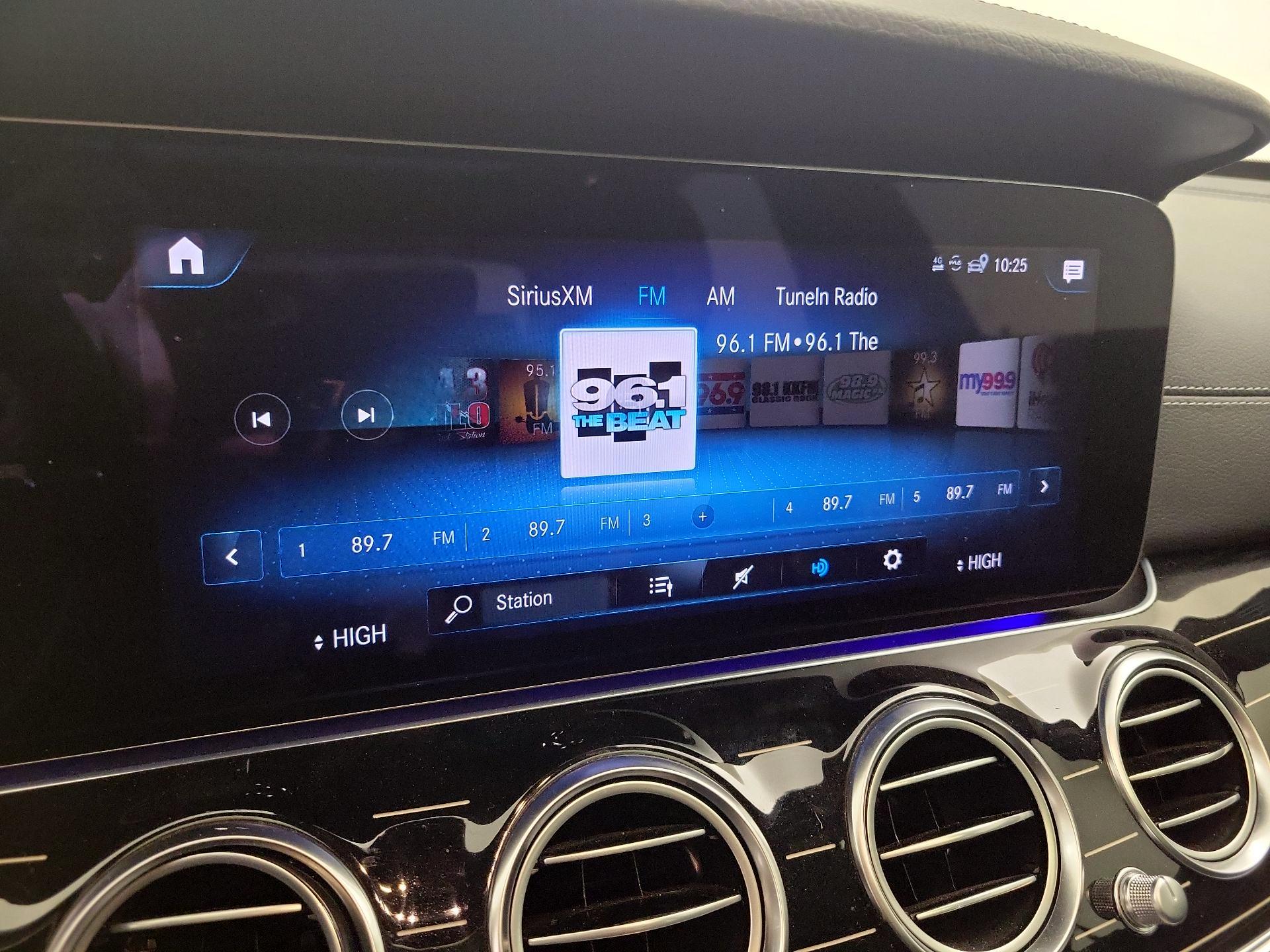 Thumbnail: 2021 Mercedes-Benz E-Class - 16