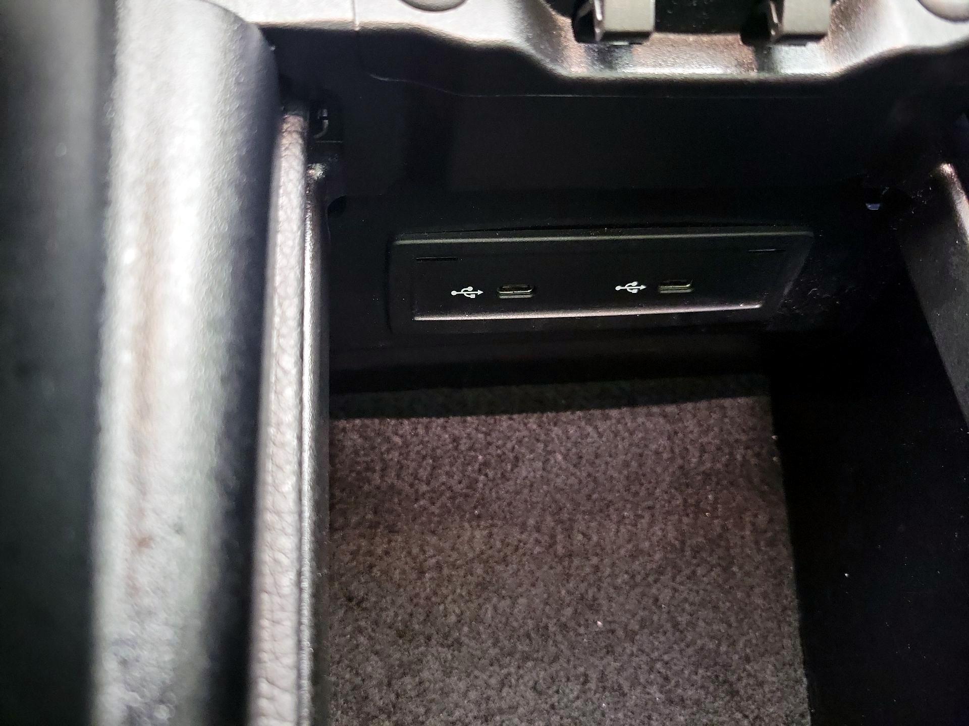 Thumbnail: 2021 Mercedes-Benz E-Class - 19