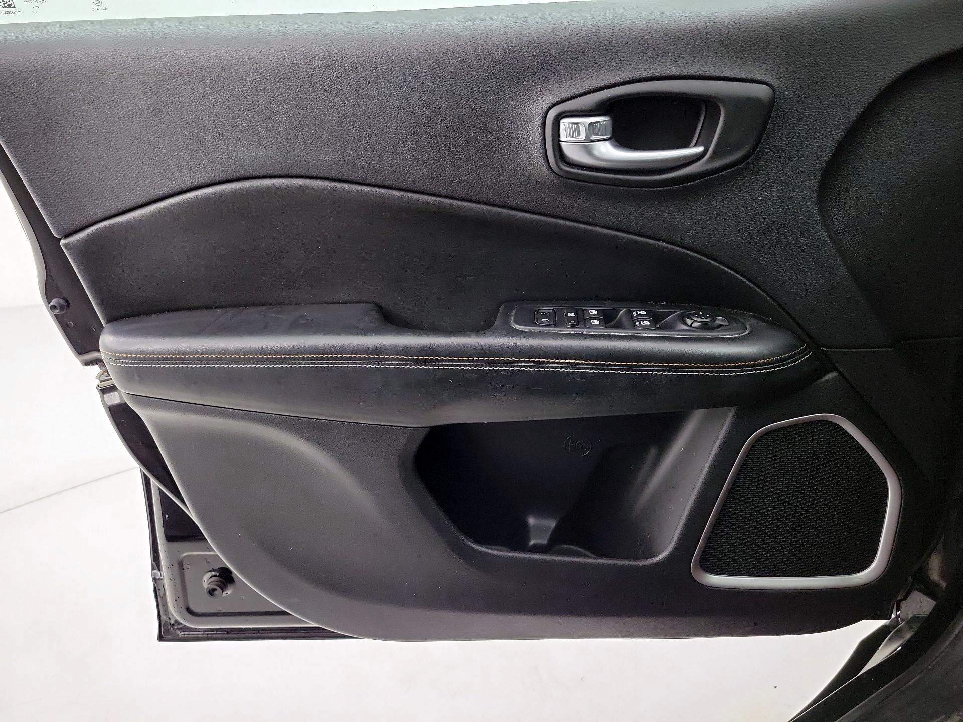 Thumbnail: 2021 Jeep Compass - 12