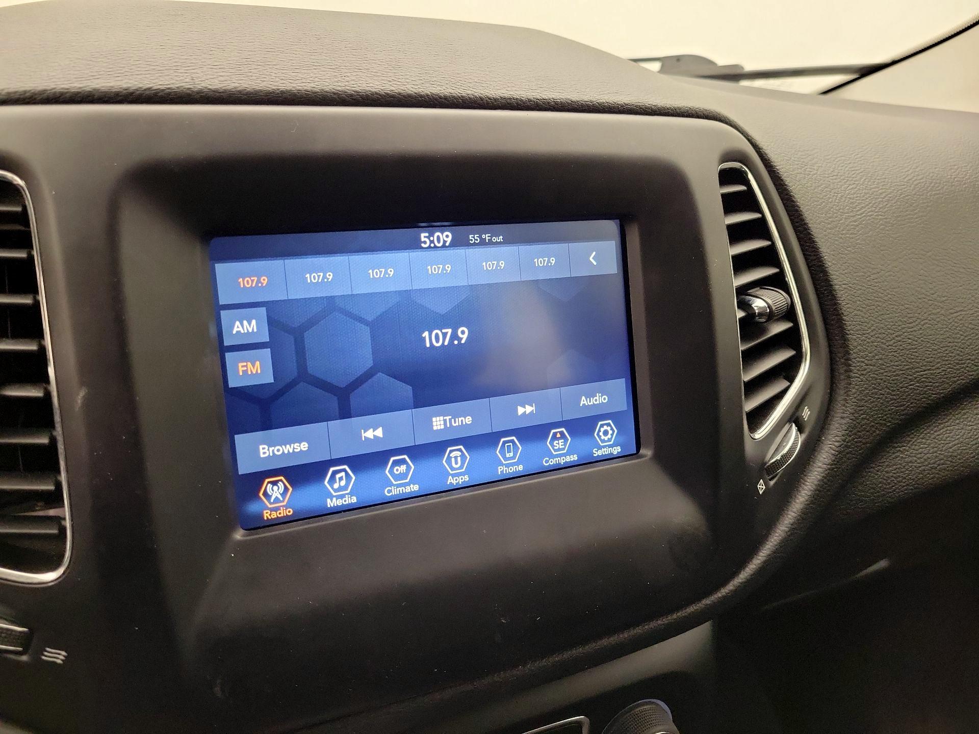 Thumbnail: 2021 Jeep Compass - 16