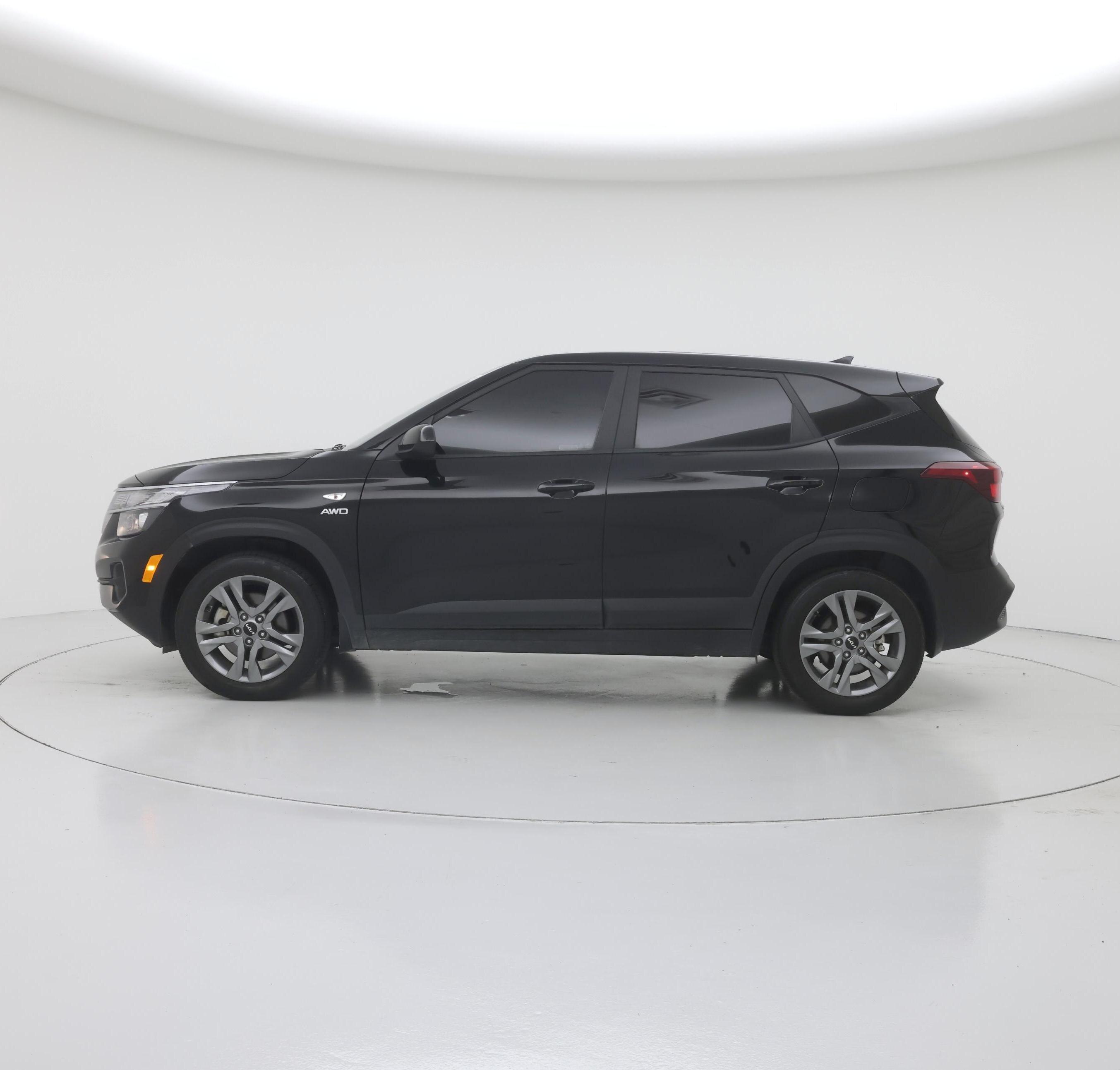 Thumbnail: 2023 Kia Seltos - 3