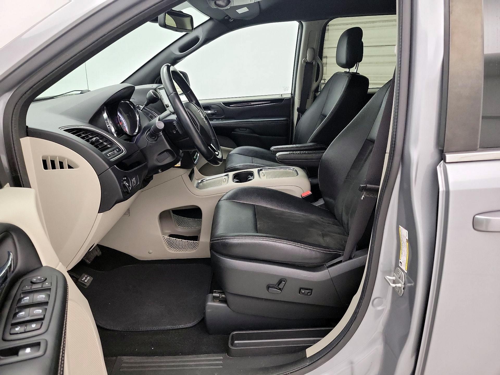 Thumbnail: 2019 Dodge Grand Caravan - 11