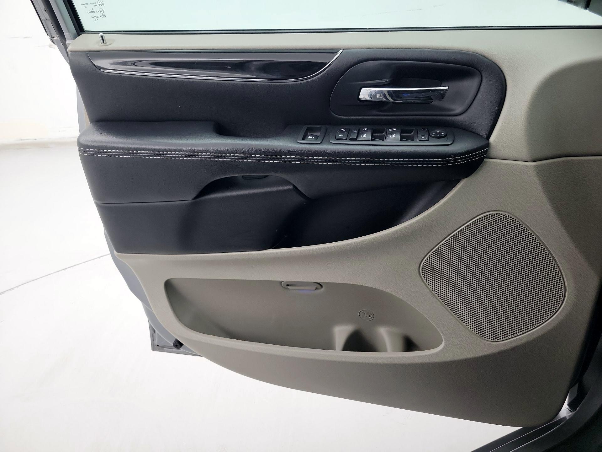 Thumbnail: 2019 Dodge Grand Caravan - 12